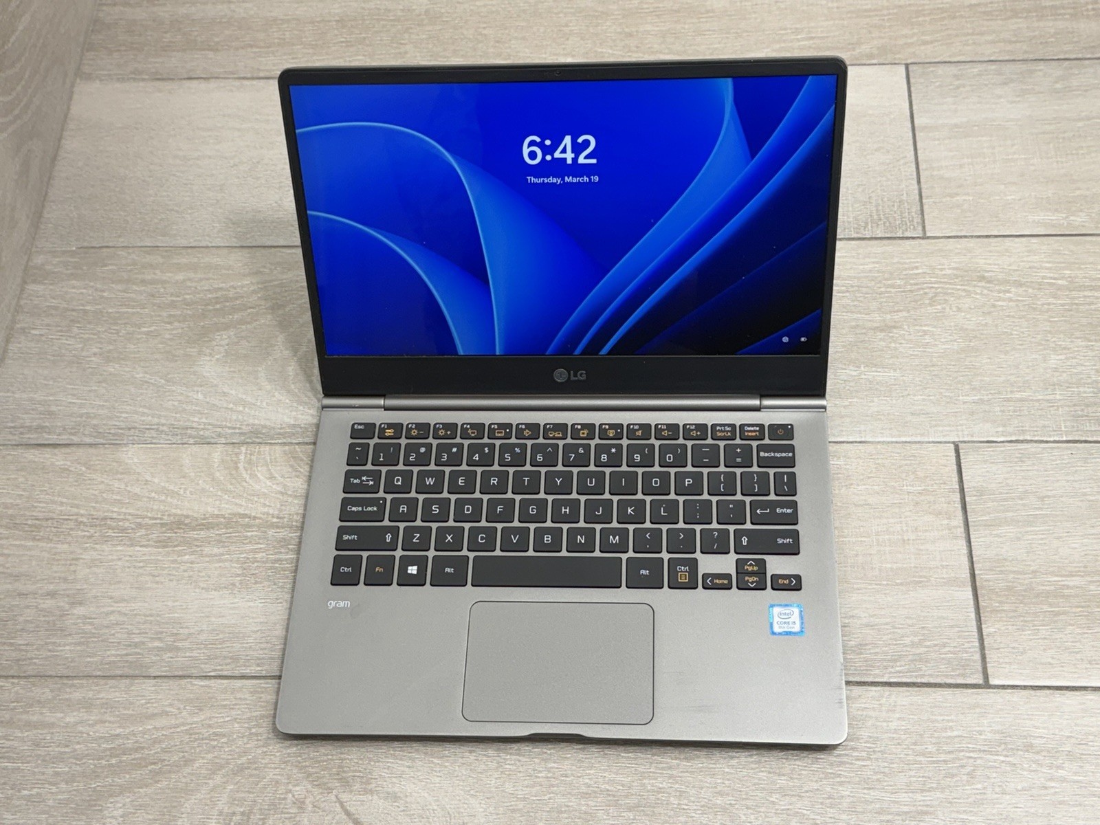 LG 13Z990-A. AAS5U1 13″ Touch Laptop Core i5-8265U 12GB RAM 256GB SSD Win-11