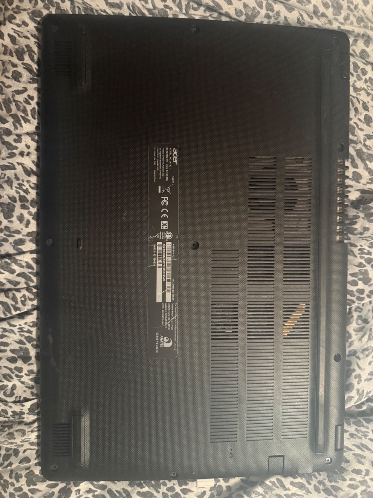 Acer Aspire 5 15.6″ (256GB SSD, AMD Ryzen 7 3700U, 2.30 GHz, 8GB) Laptop -…