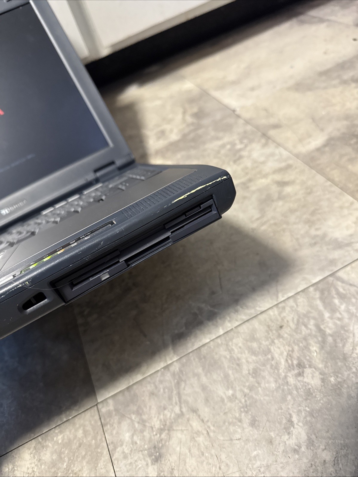 Toshiba Satellite 1805-S204 13.3in. (no HD, 1GHz, 256MB) Notebook/Laptop – Black
