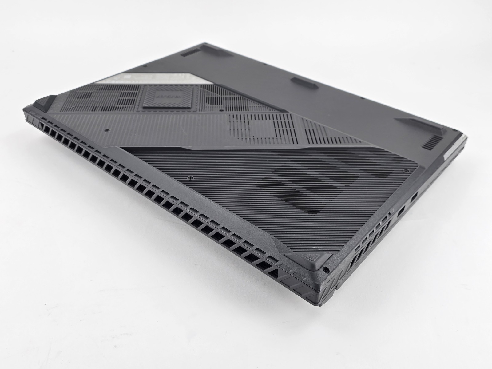 ASUS ROG Strix G18 QHD+ 240Hz (Core i9-14900HX, 32GB, 2TB SSD, RTX 4080) – Used