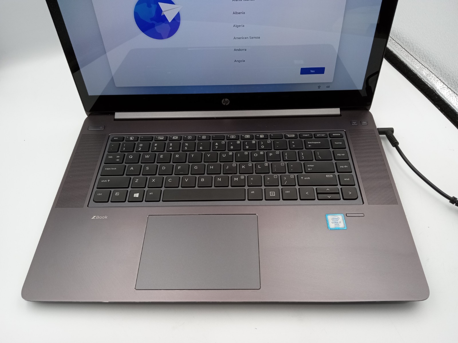 HP ZBook Studio G3 15″ Touchscreen i7-6820HQ 4GB 128GB Win11 – NO BATTERY -RR