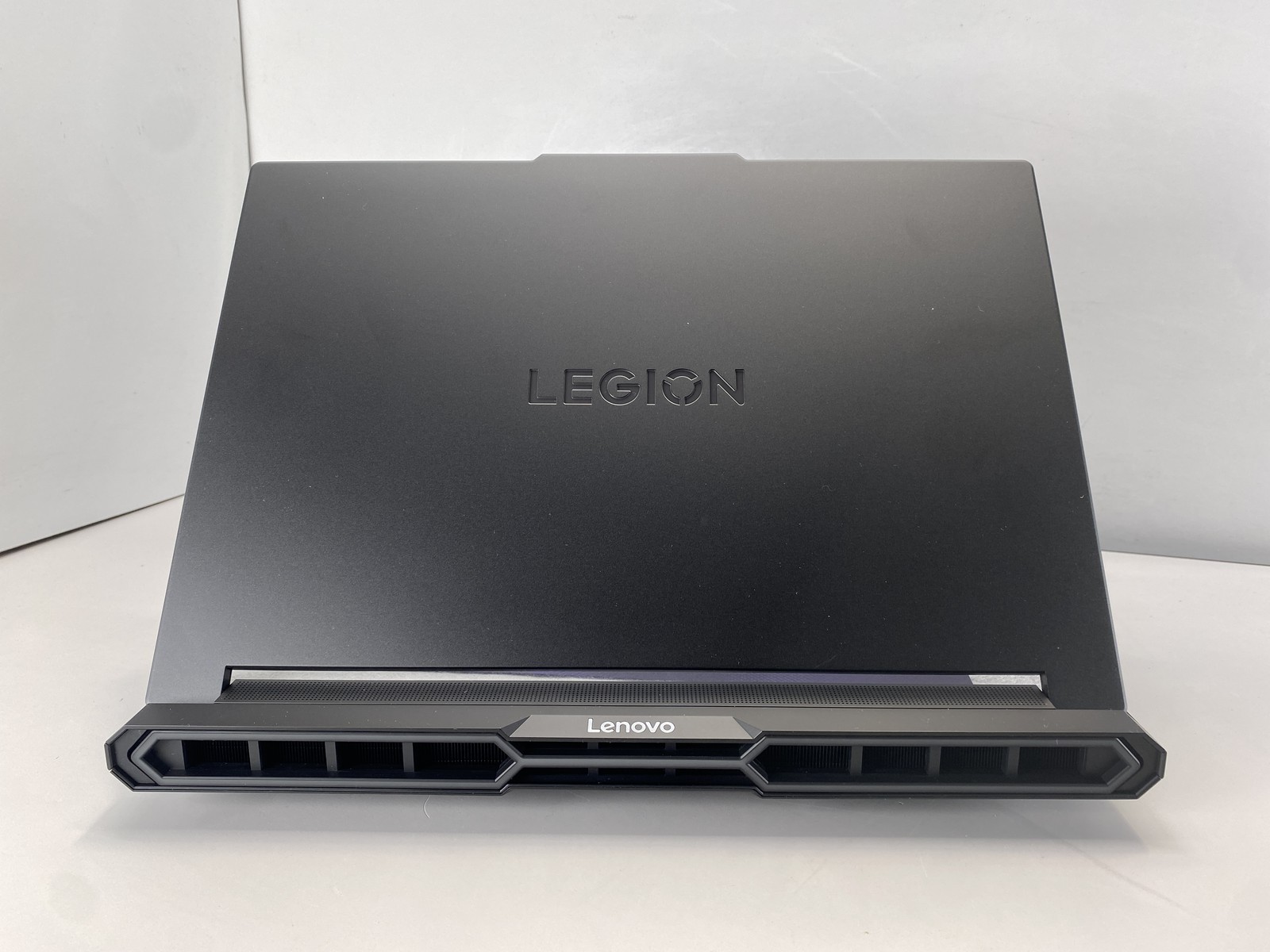 Lenovo Laptop Legion Pro 7 16AFR10H 16″ AMD Ryzen 9 9955HX3D 1TB RTX 5080