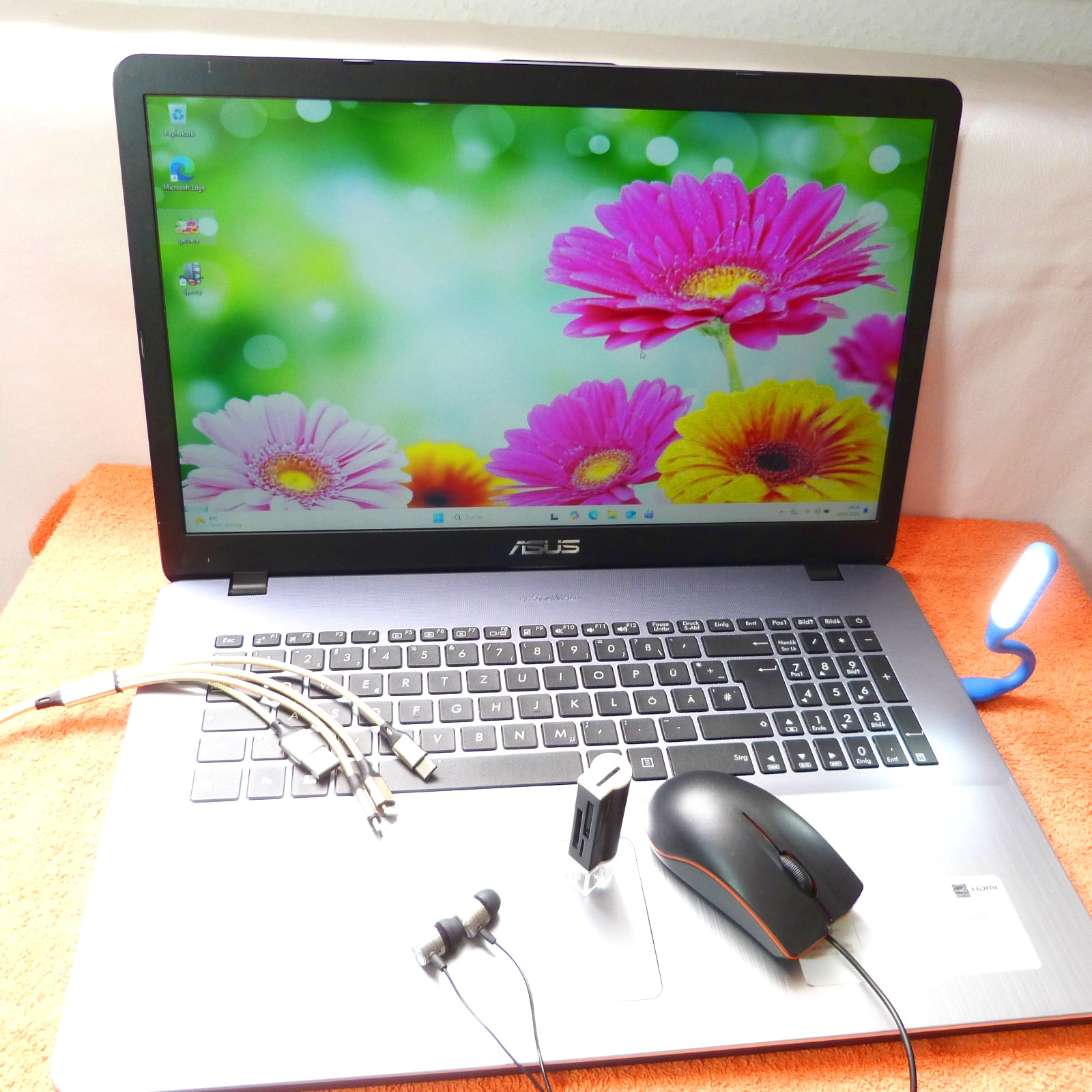 Asus F705 Vivobook UltraBook 17″ l SSD Windows 11 l Harman SOUND INTEL GOLD