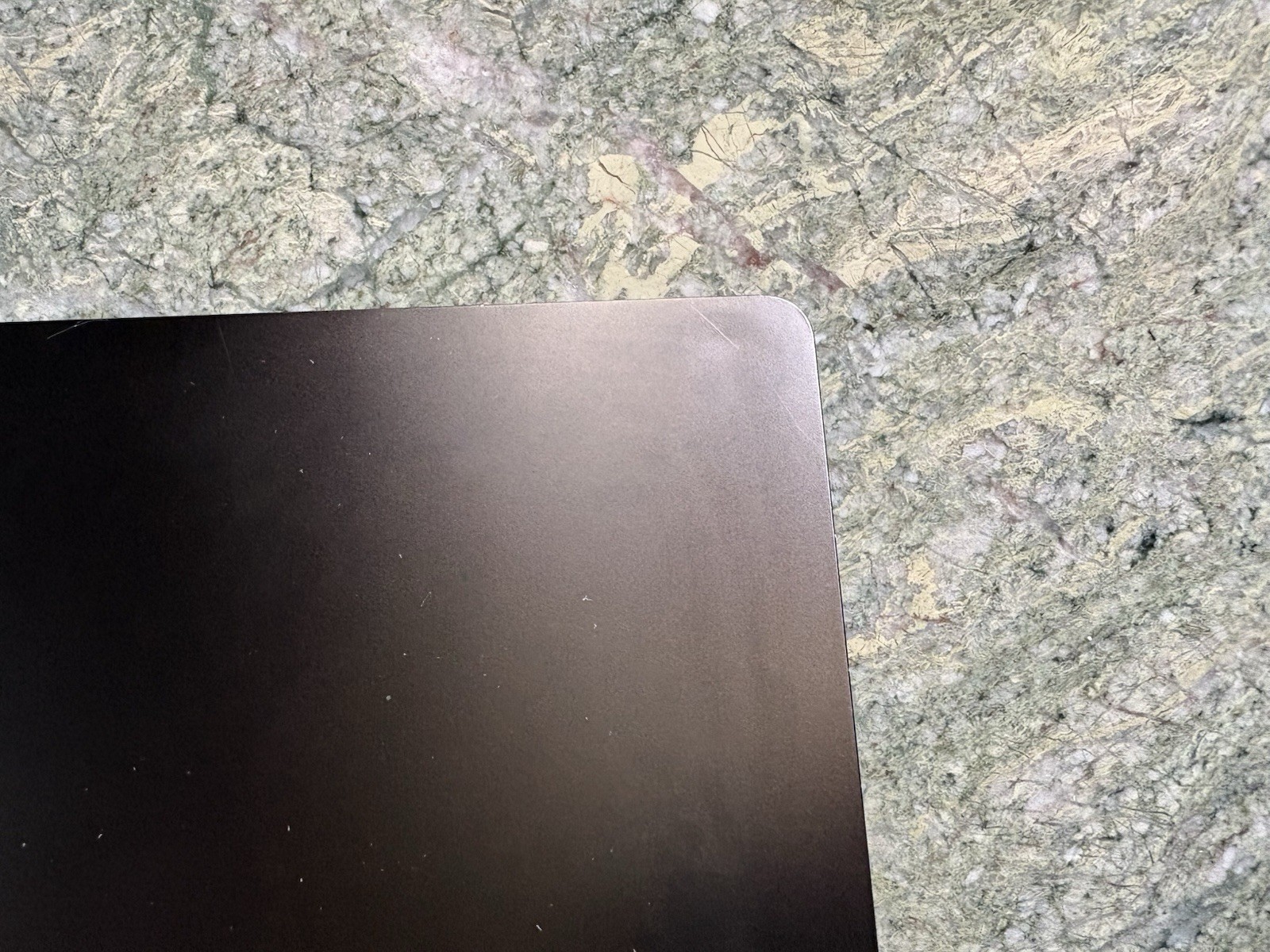 Cracked Microsoft Surface Laptop 3 13.5″ i5-1035G7 1.2GHz 8GB RAM 256GB SSD