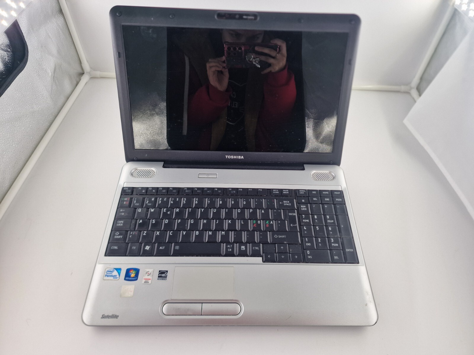 Lenovo Satellite L500-1V1 Full Computer For Parts Notebook Laptop 1A215697K