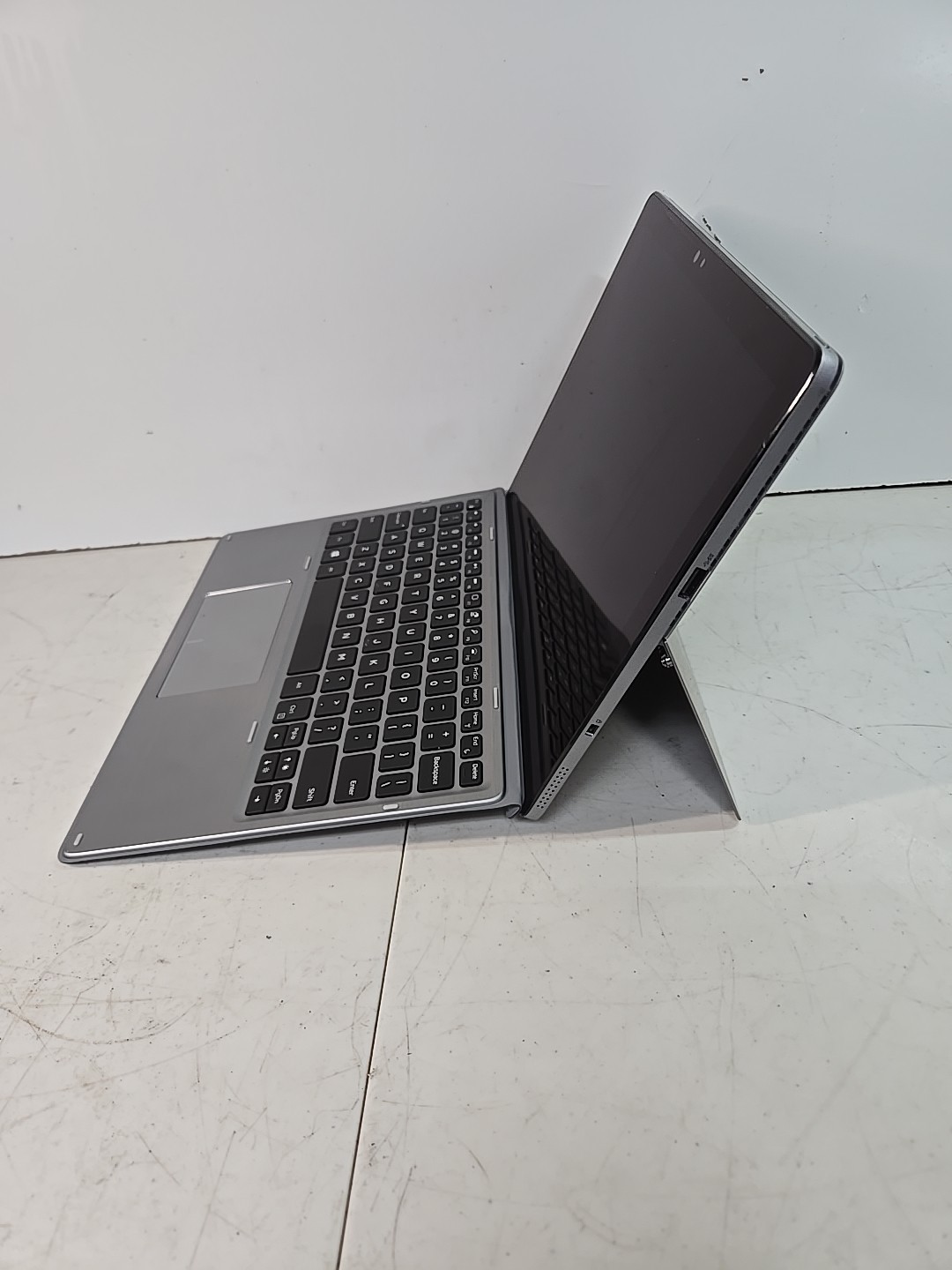 Dell Latitude 7210 Core i7-10610U 1.80GHz 16GB 256GB SSD Touch Screen W/adaptor