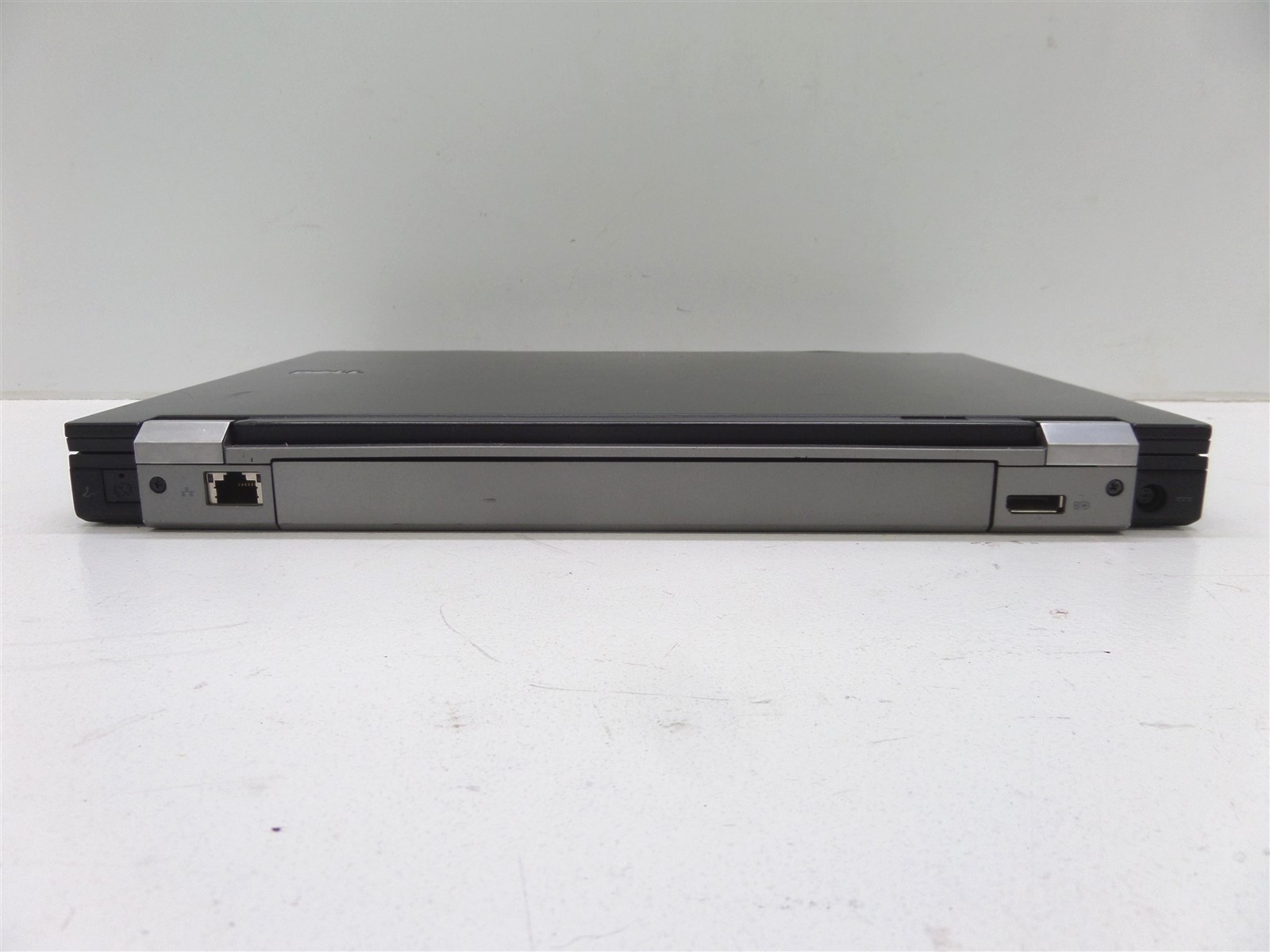 Dell Latitude E6400 14.1″ Laptop Core 2 Duo P8700 2.53GHz 4GB – No HDD