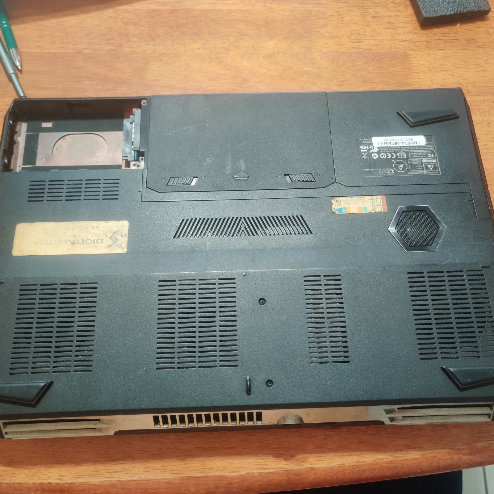 Clevo P377SM-A DigitalStorm laptop NO CPU NO GPU TESTED Works with Issues Read.