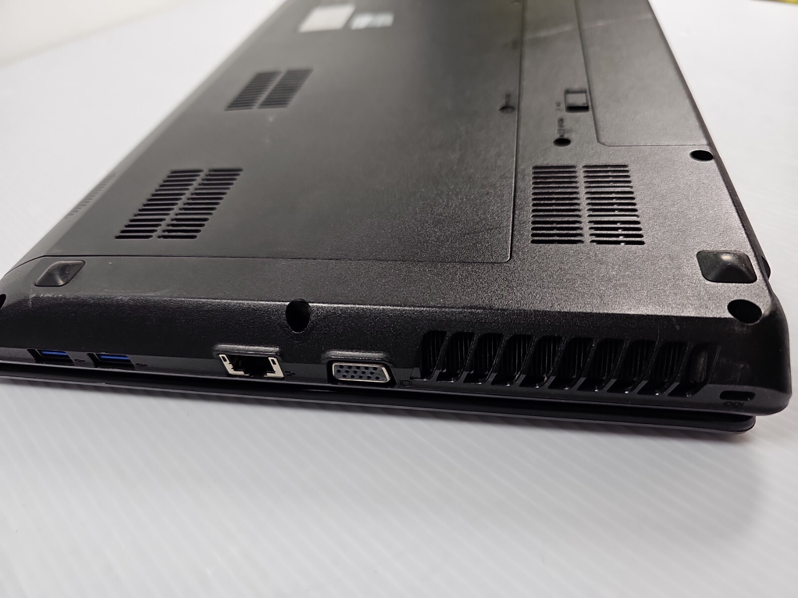 LENOVO G585 LAPTOP AMD E-300APU 4GB Ram – 320GB HDD WINDOWS 10