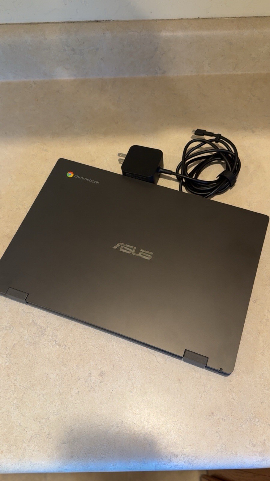 ASUS Chromebook 14″ Gray MediaTek Kompanio Chrome OS Laptop Notebook w/Charger