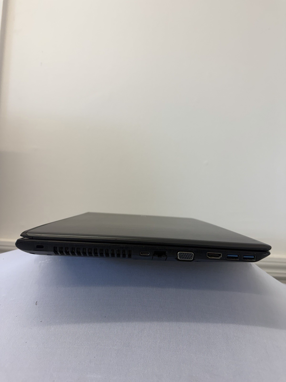 Acer Aspire E5-576 Laptop – Good Screen – Intel i3 Gen8 – RAM 8GB – Read Des