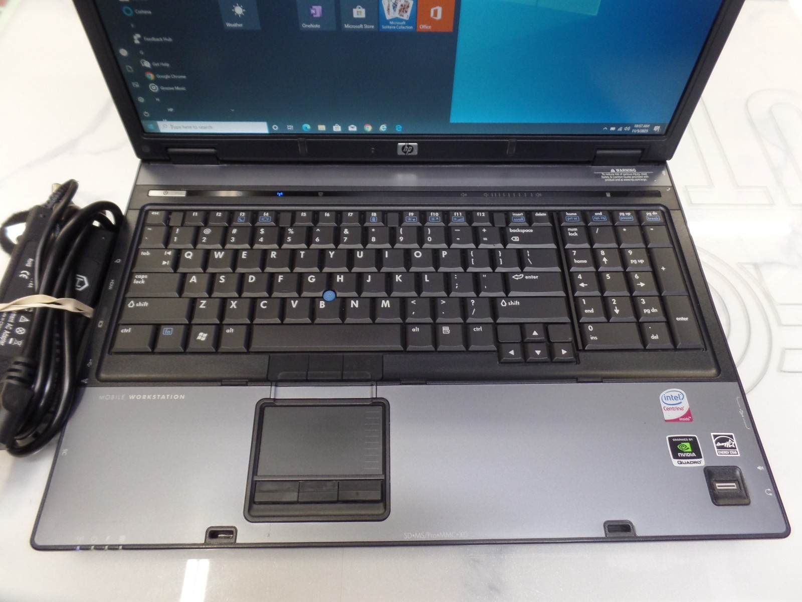 Vintage HP Mobile Workstation 8710w 17″ 2.5Ghz C2D T9300 4GB 160GB Win10Pro Mint