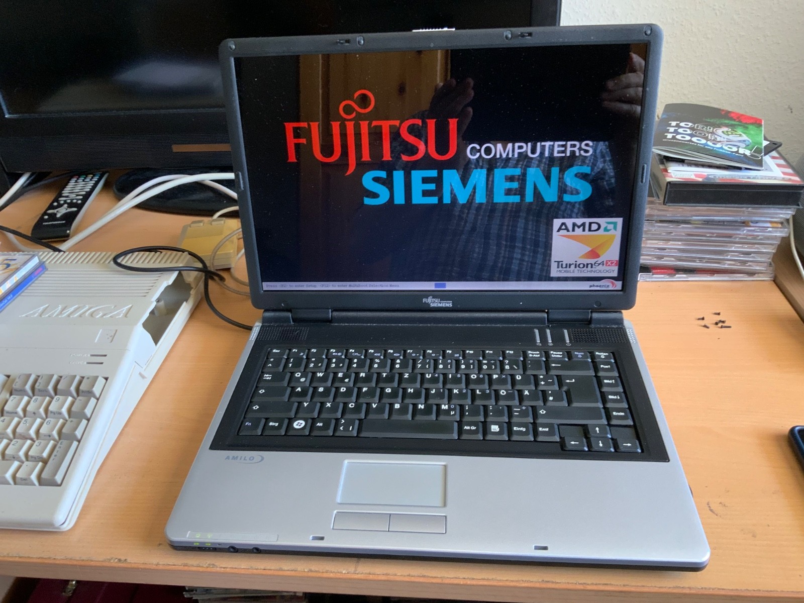 Laptop Fujitsu Siemens AMILO with Windows 10