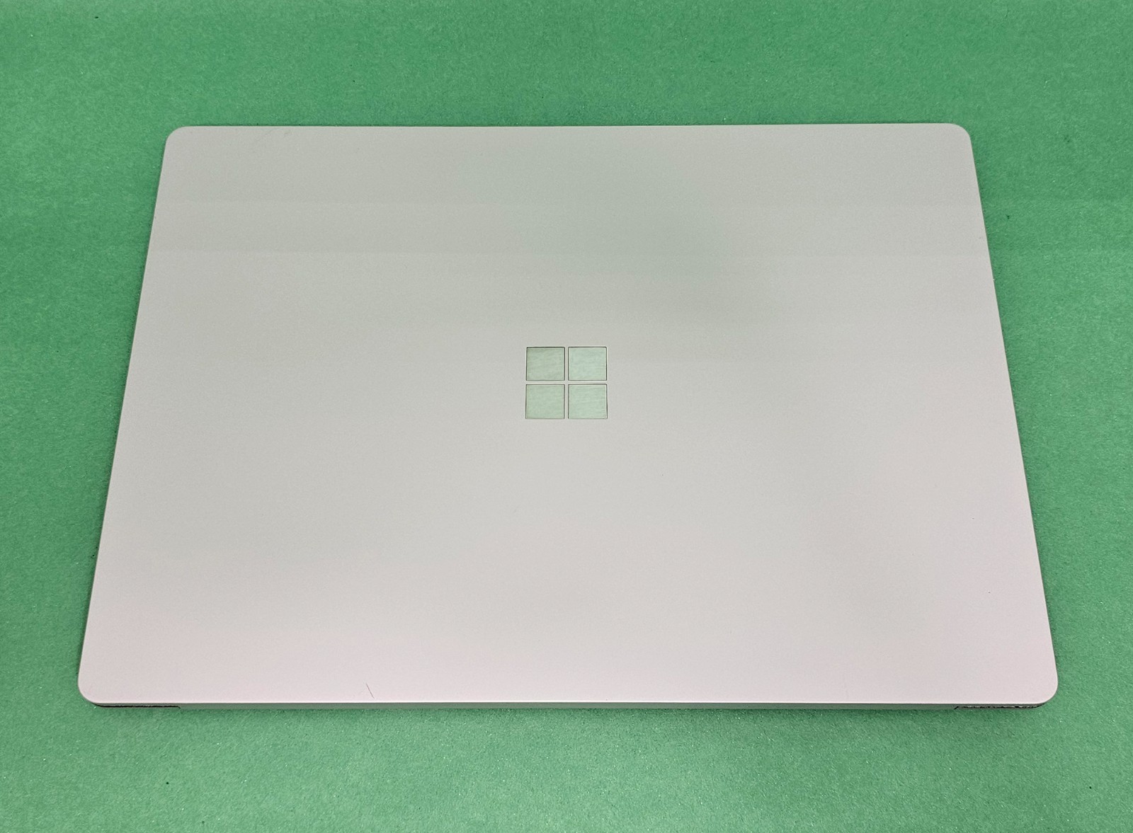 Microsoft Surface Laptop 2 1769 13.5″ Touch Core i5-8350U 8GB RAM 256GB SSD