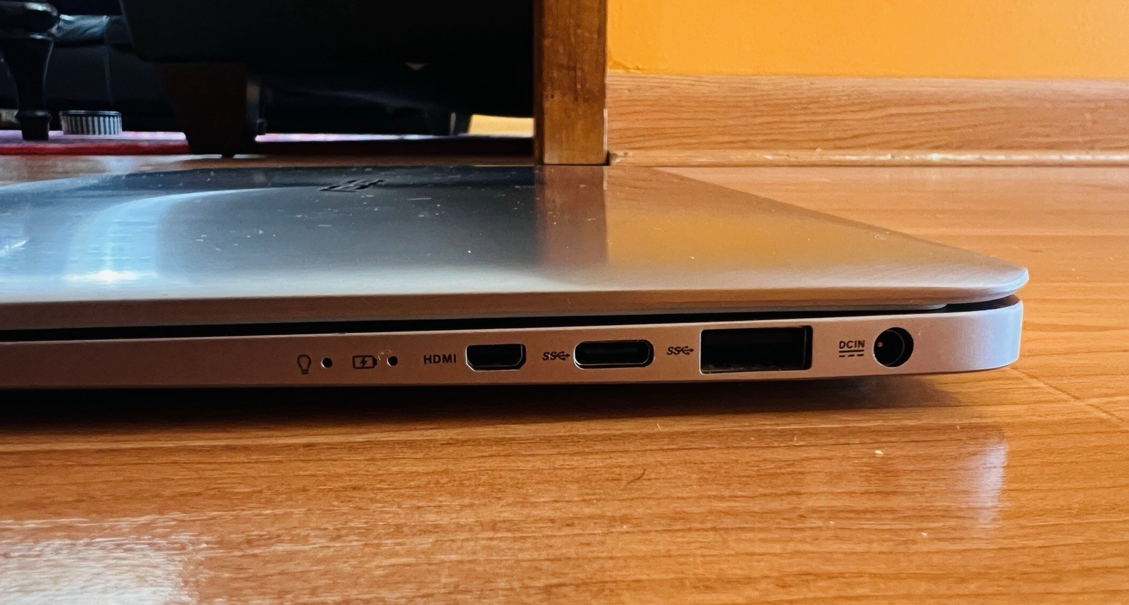 Asus Zen book UX330U I5 8th UHD Graphics,8G,256G SSD,Win11 Pro, 13.3” AN1