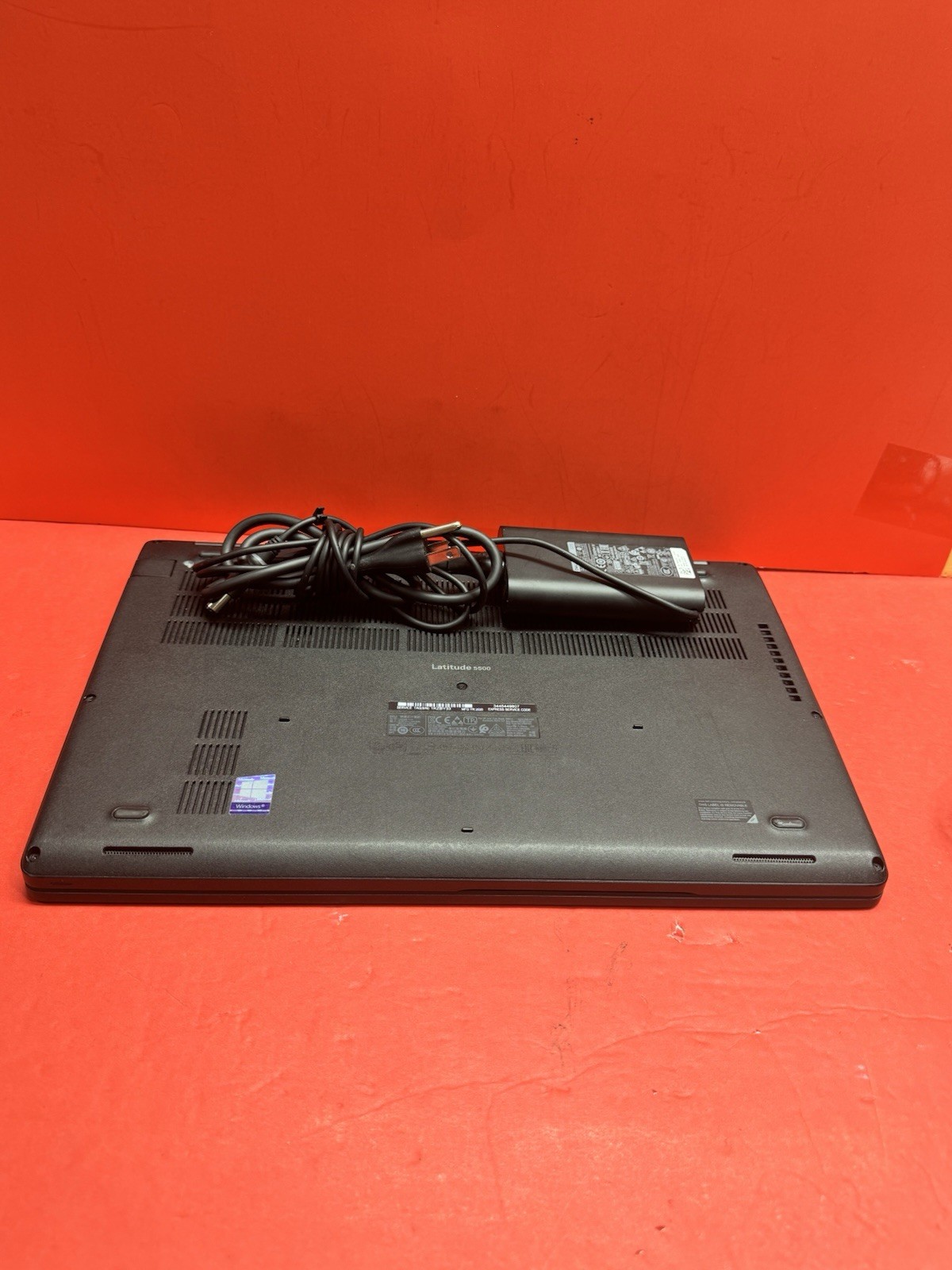 Dell Latitude 5500 15.6″ 8th i7-1.9GHz 16GB RAM 256GB SSD Windows 11pro