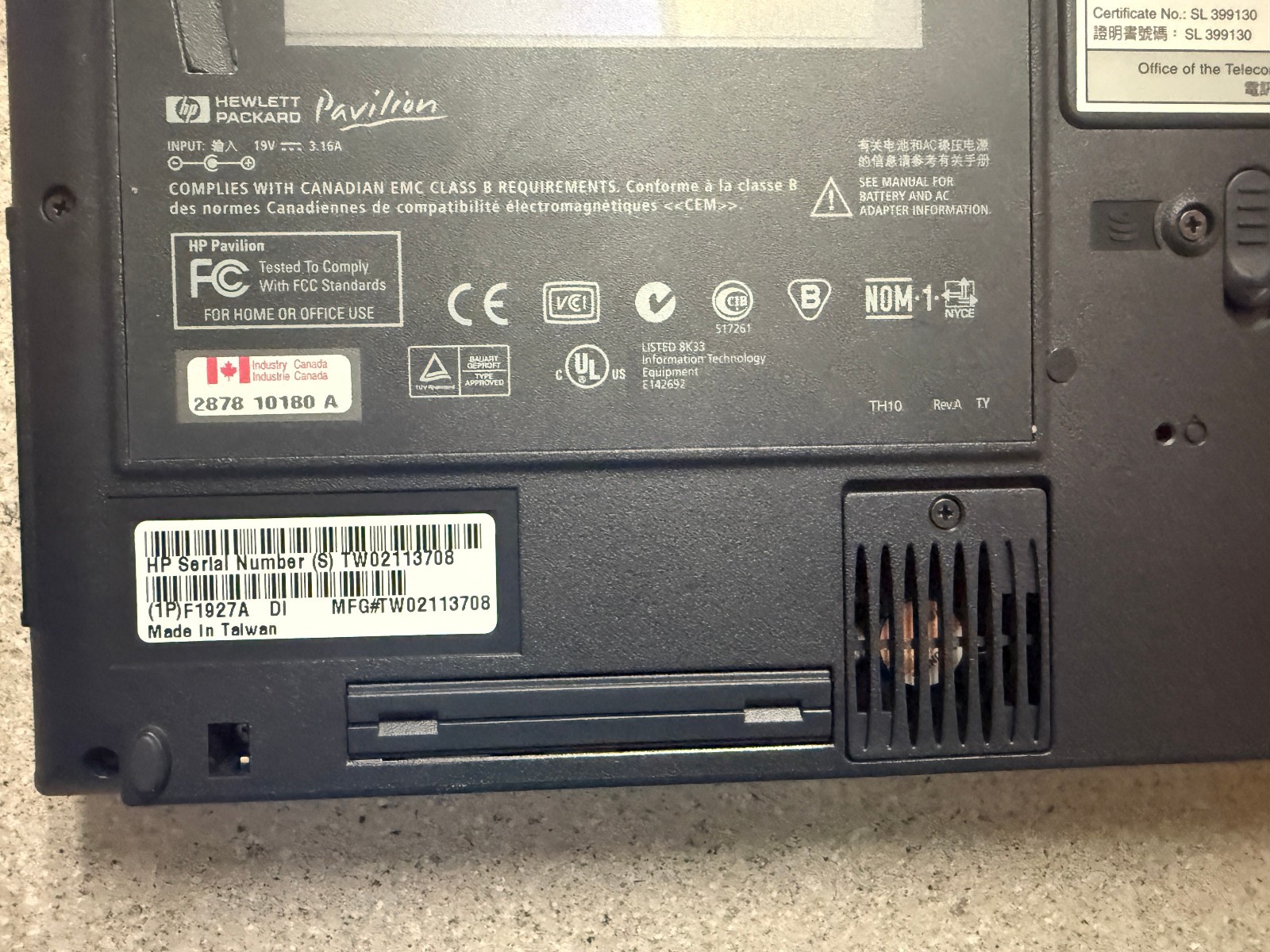Vintage HP Pavilion N3330 Laptop Windows 98 Working Comes With Power Cord.