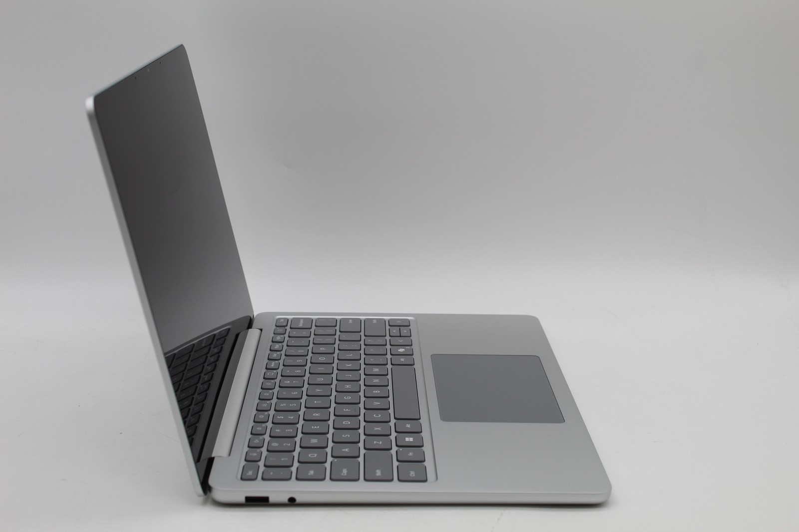 Microsoft Surface Laptop 13″ Snapdragon X Plus 16GB 256GB – Platinum PC1795756