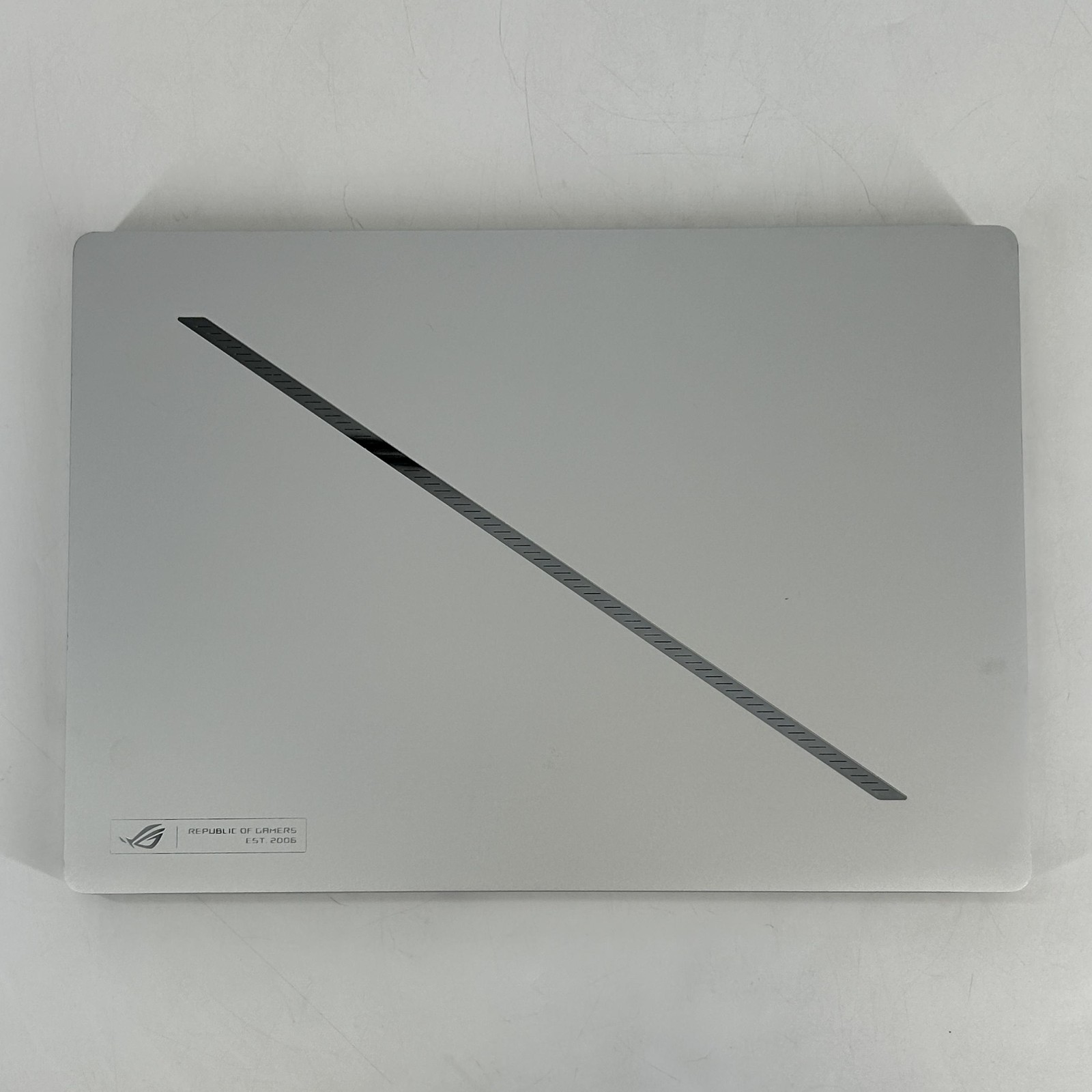 Asus ROG Zephyrus G14 GA403 14 120Hz QHD+ 4.0GHz Ryzen 9 270 16GB 1TB RTX 5060