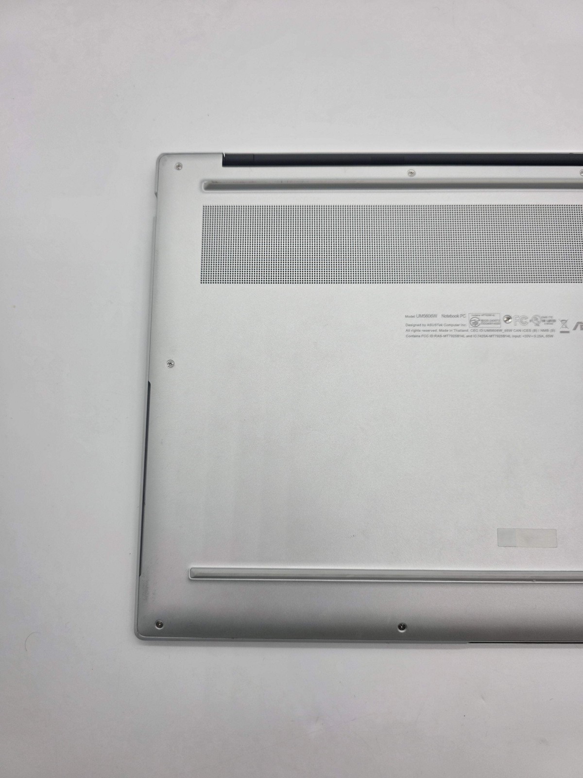 Asus Zenbook S 16 UM5606WA – Ryzen AI 9 365 – 24GB / 1TB – Used