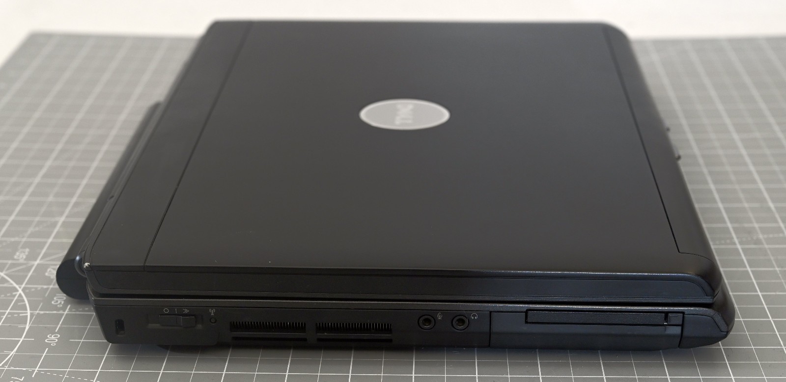 Dell Vostro 1500 15.4” Laptop Core 2 Duo 2 GB RAM 150 GB HDD Windows 7 READ!!