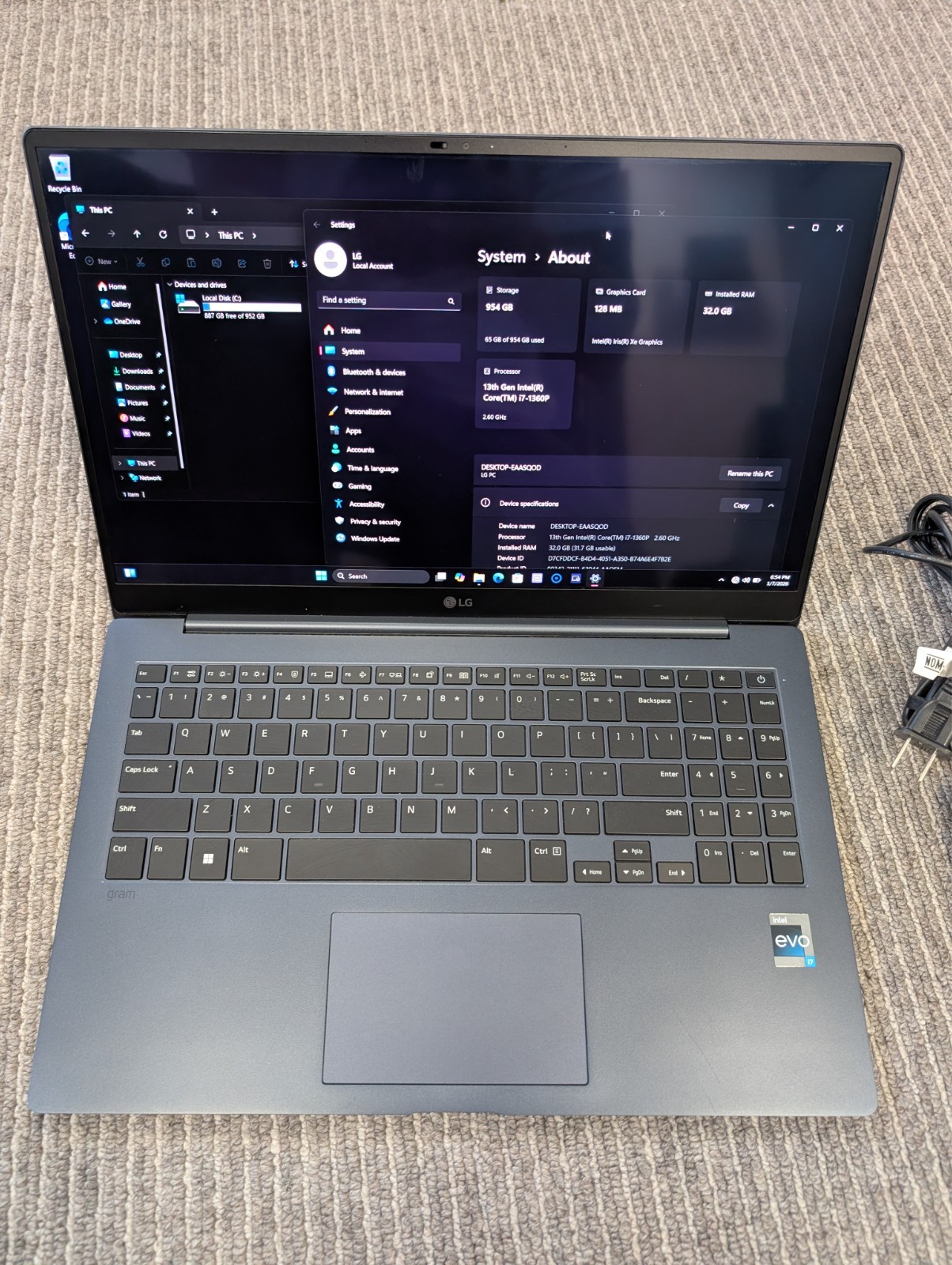 LG Gram 15Z90RT 15.6” (2.60GHz, Core i7-1360P, 32GB DDR5, 1TB M.2 SSD, Win 11)