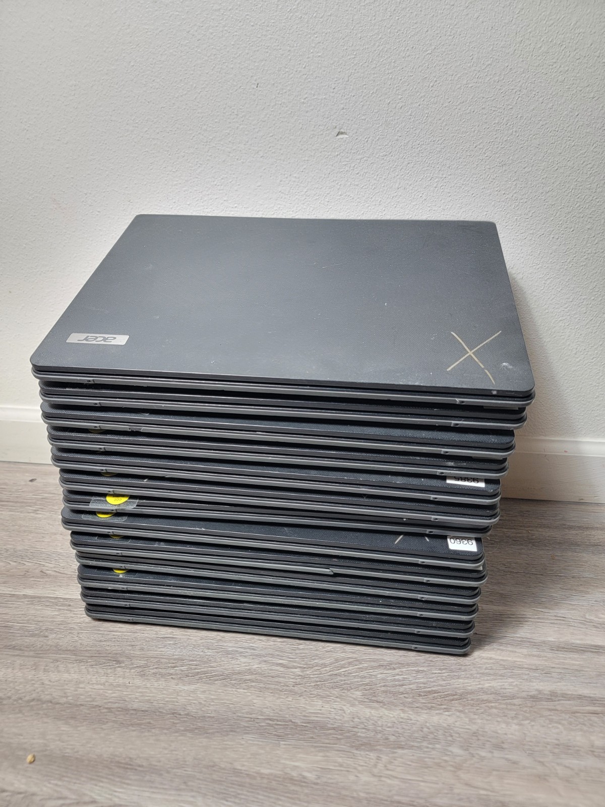 Lot Of 13 Acer TRAVELMATE B114-21 13″ AMD A4-9120C 4GB DDR4 64 GB MMC RADEON R4