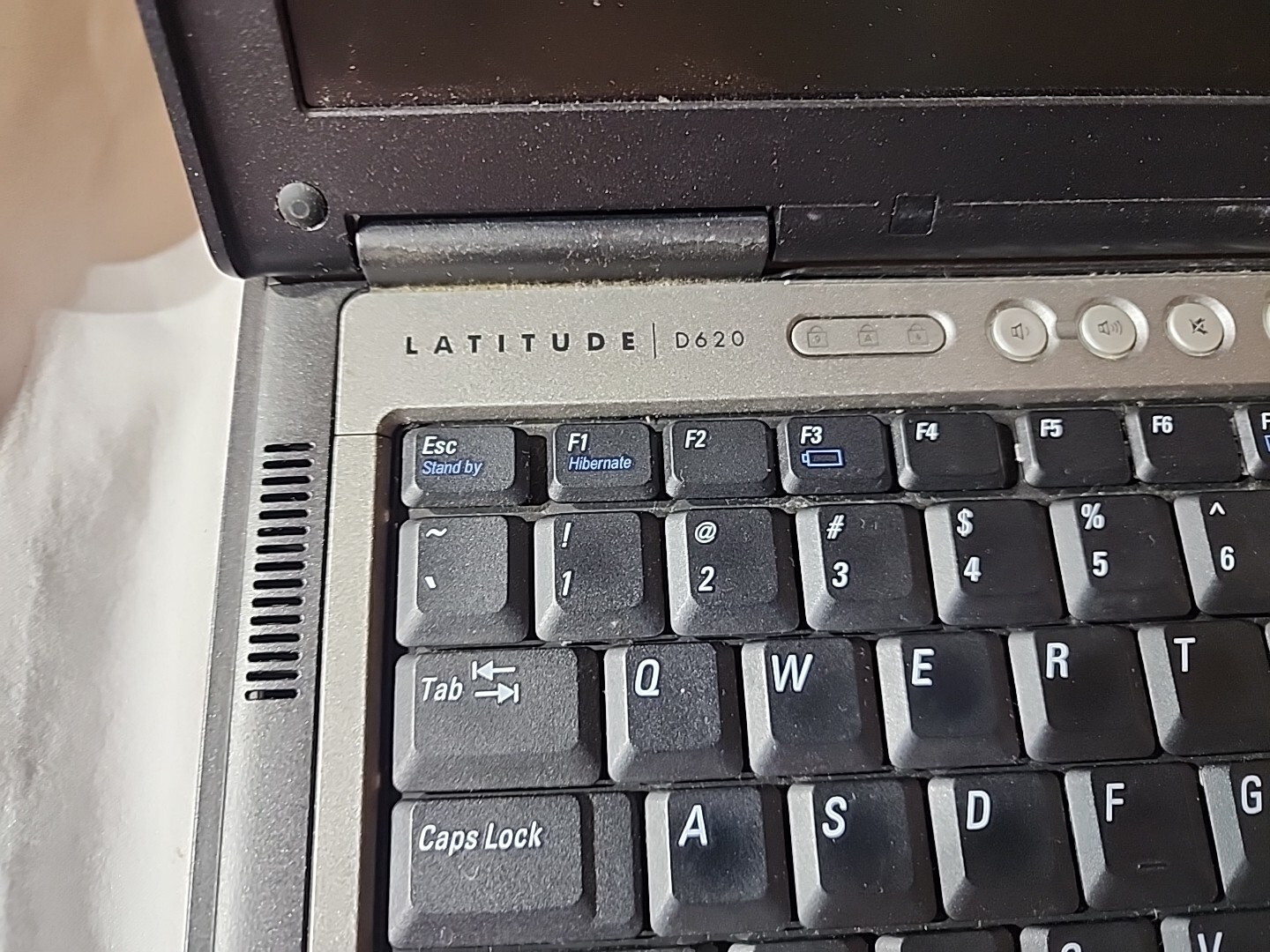 dell latitude d520 Amd D560 laptop And Batteries