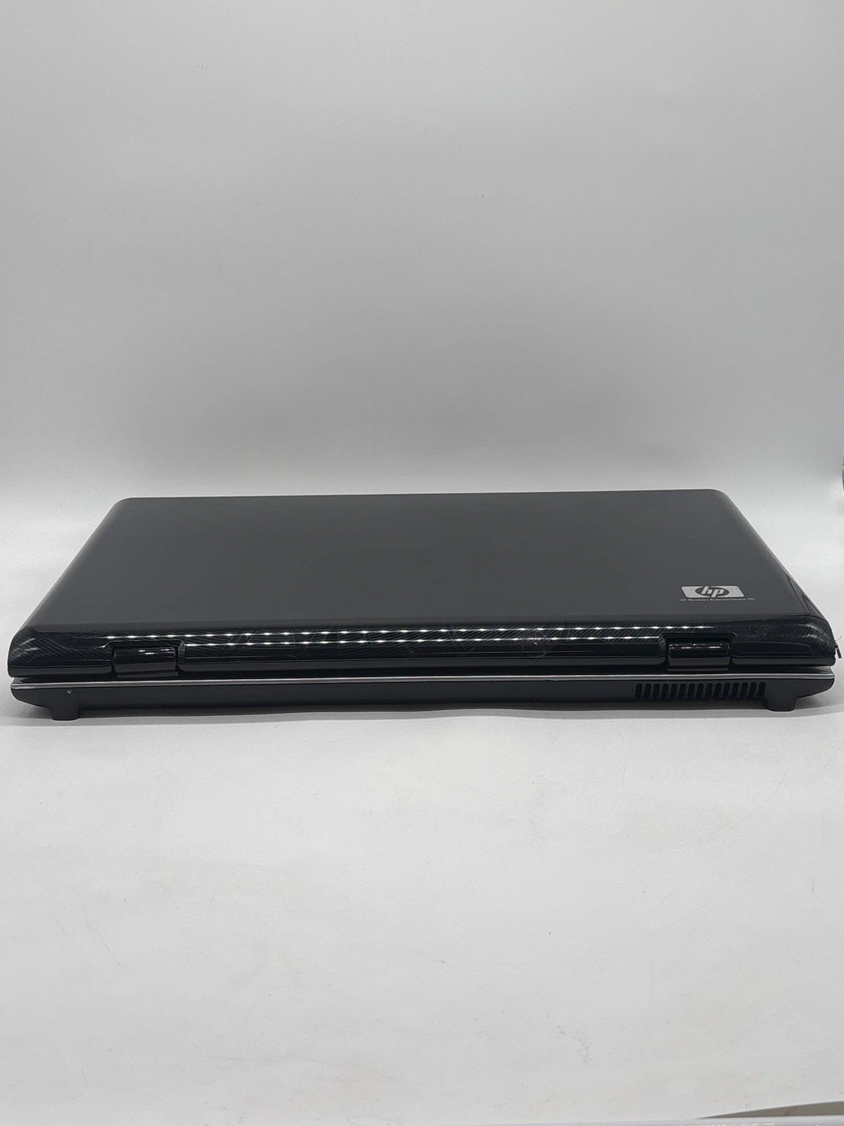 HP Pavilion dv2000 17″ AMD Turion 64 X2 4GB RAM 250GB HDD Black – For Parts