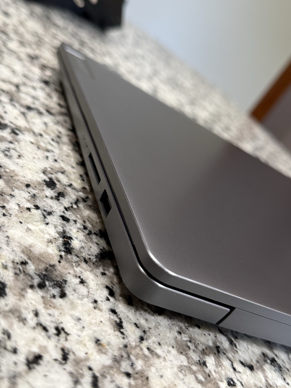 Lenovo IdeaPad Slim 3 15AMN8 15.6″ Ryzen 5 7520U 2.8GHz 8GB RAM 512GB SSD