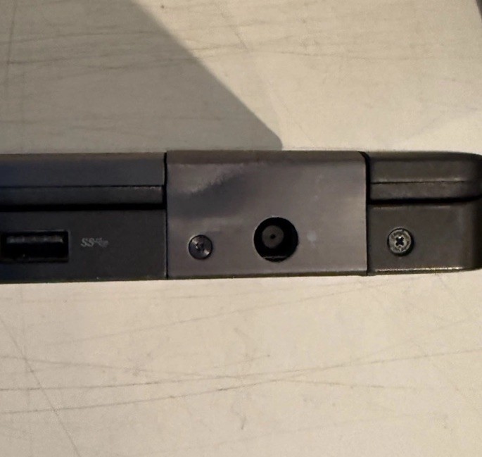 Dell Latitude 5590 Core i5-8250U, 4GB RAM, 128GB SSD, Windows 11 Pro