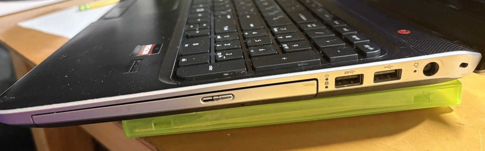 HP Envy DV6 AMD A8-4500M APU-Radeon Graphics, 16 GB RAM, 2 TB HD Windows 10 Pr0