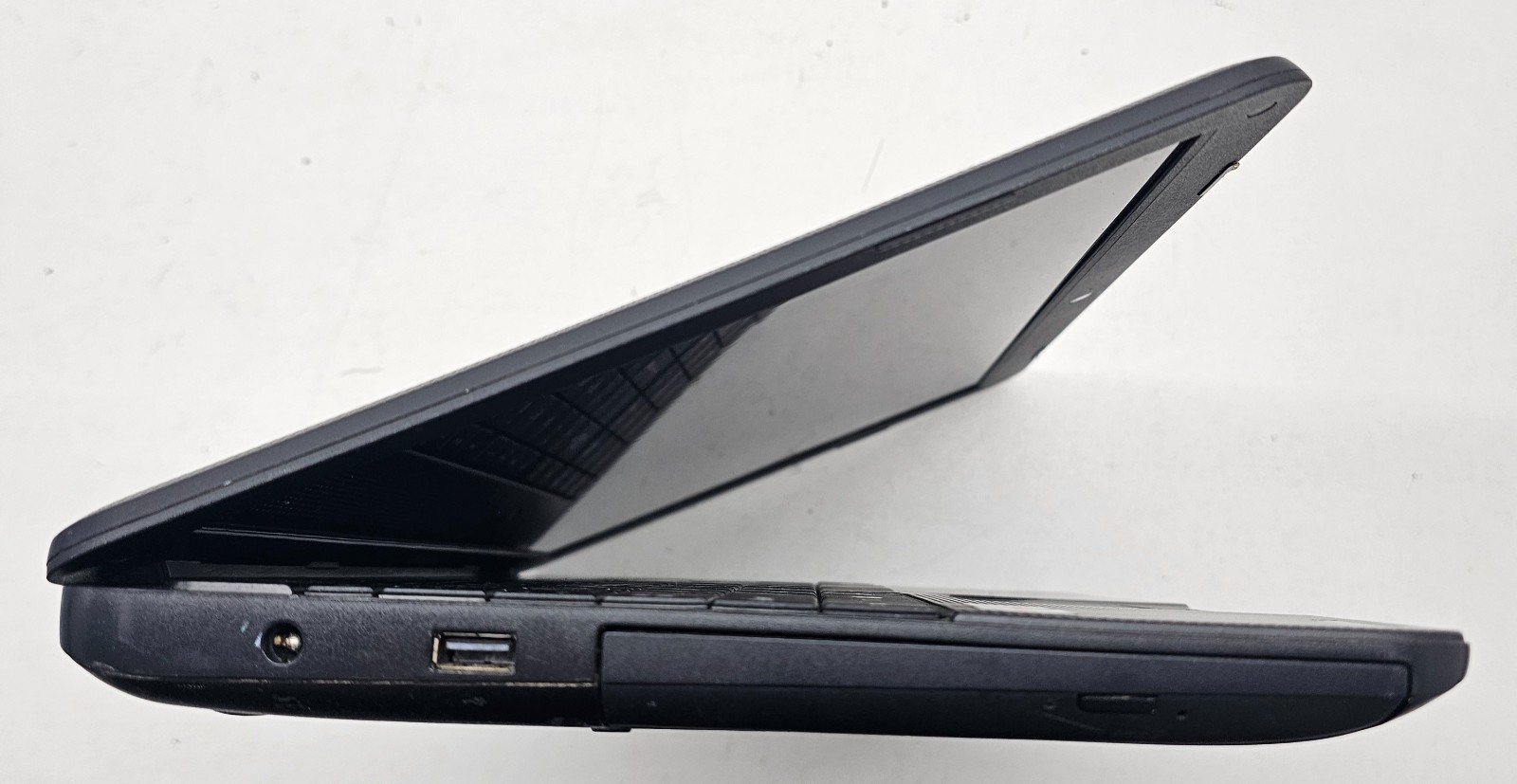 Toshiba Satellite C855D-S5104 15.6″ Laptop AMD E-300 4GB Ram 500GB NO OS (FL)