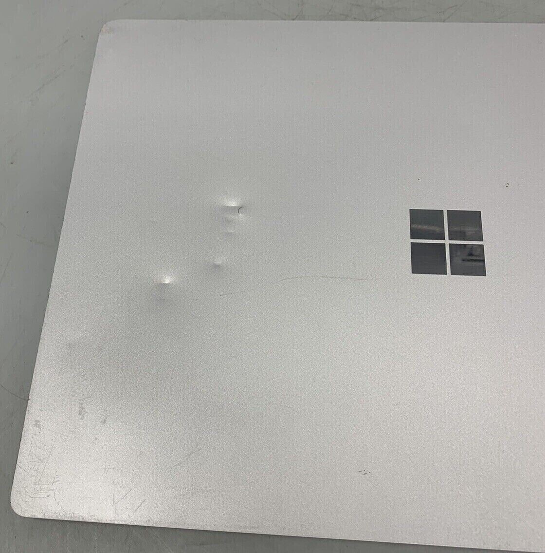 Microsoft Surface Book 2 1832 I5-8350U 1.70GHz 256GB SSD 8GB READ WITH DENTS