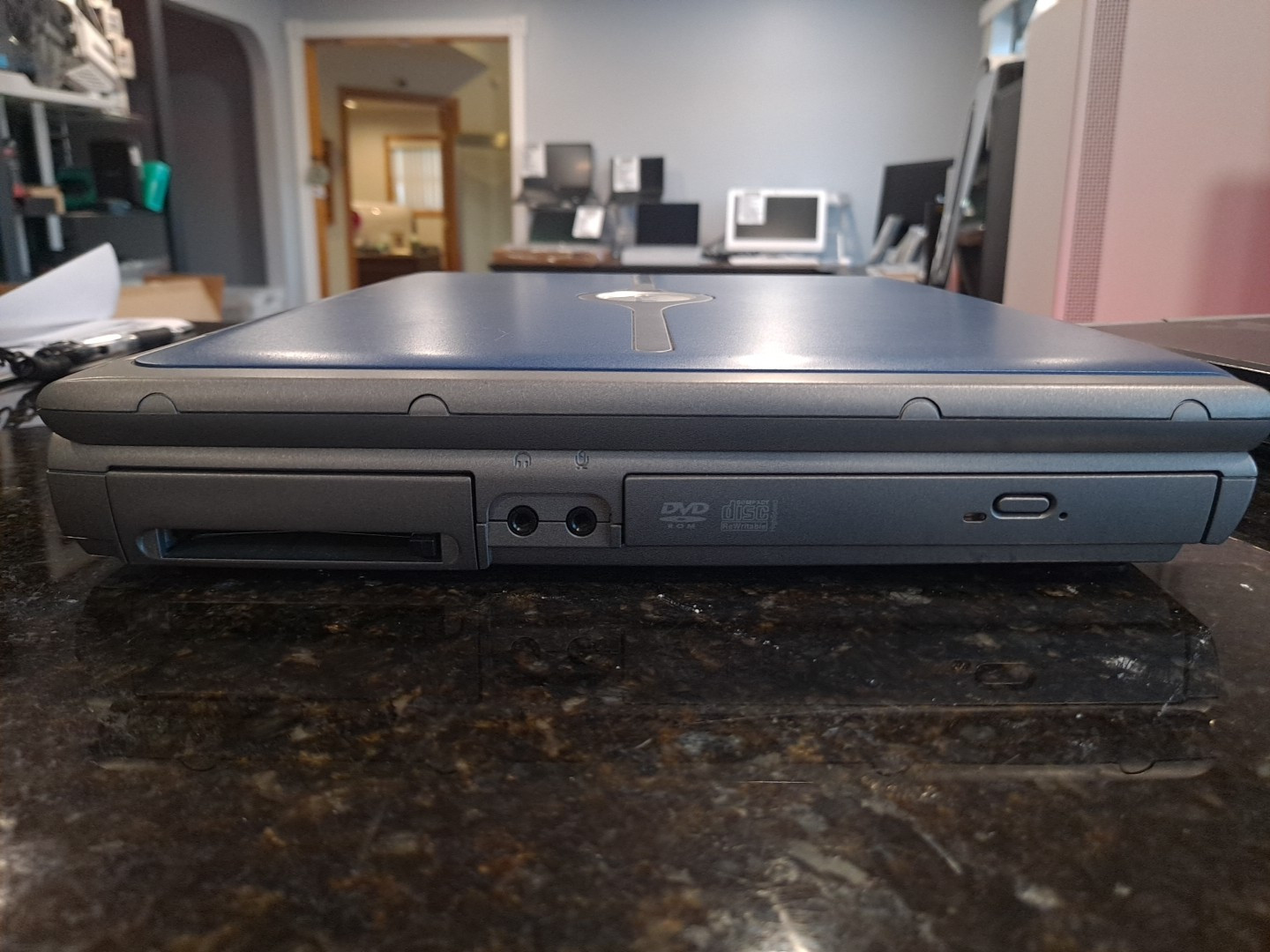 Dell Inspiron 1100 Intel Celeron 3.0 GHz Boots To Bios NO HDD NO CHARGER