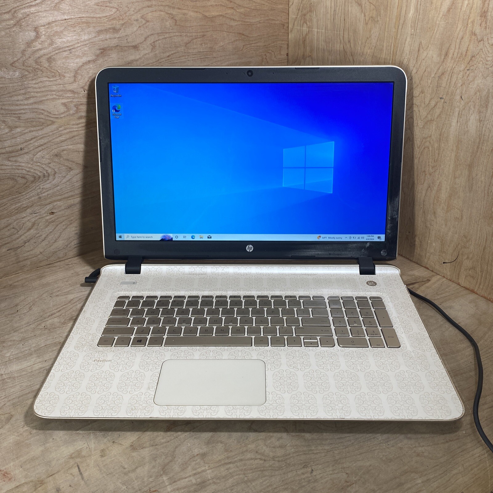 HP Pavilion 17-g199cy AMD A4-6210 R3@1.80GHz | 6GB | 256GB SSD | W10H | BAD BATT