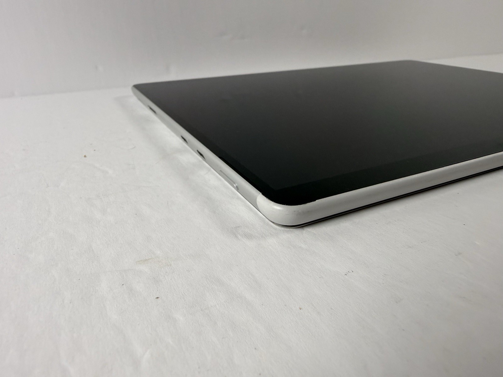 Microsoft Surface Pro 8 (1982) i5-1145G7 – 16GB RAM – 256GB 120Hz – Win 11 Pro