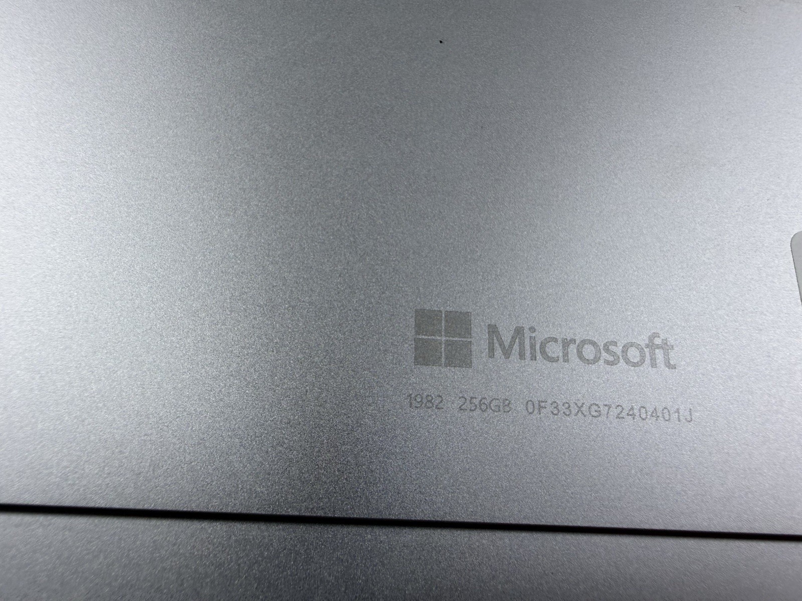 Microsoft Surface Pro 8 (1982) i5-1145G7 – 16GB RAM – 256GB 120Hz – Win 11 Pro