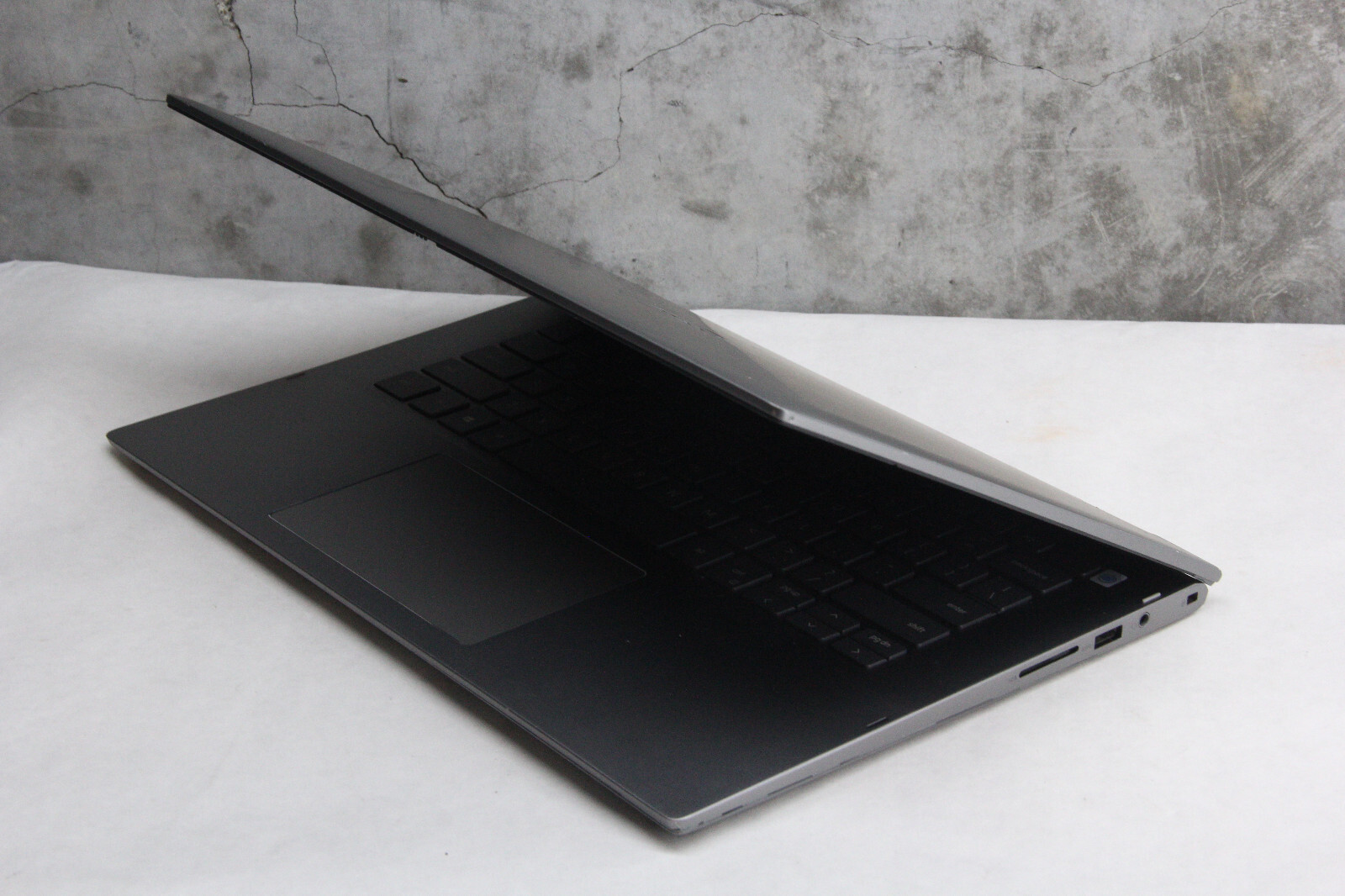 Dell Inspiron 5400 2-in-1 -Broken Screen, No SSD, AS-IS- i7-1065G7, 12GB Ram