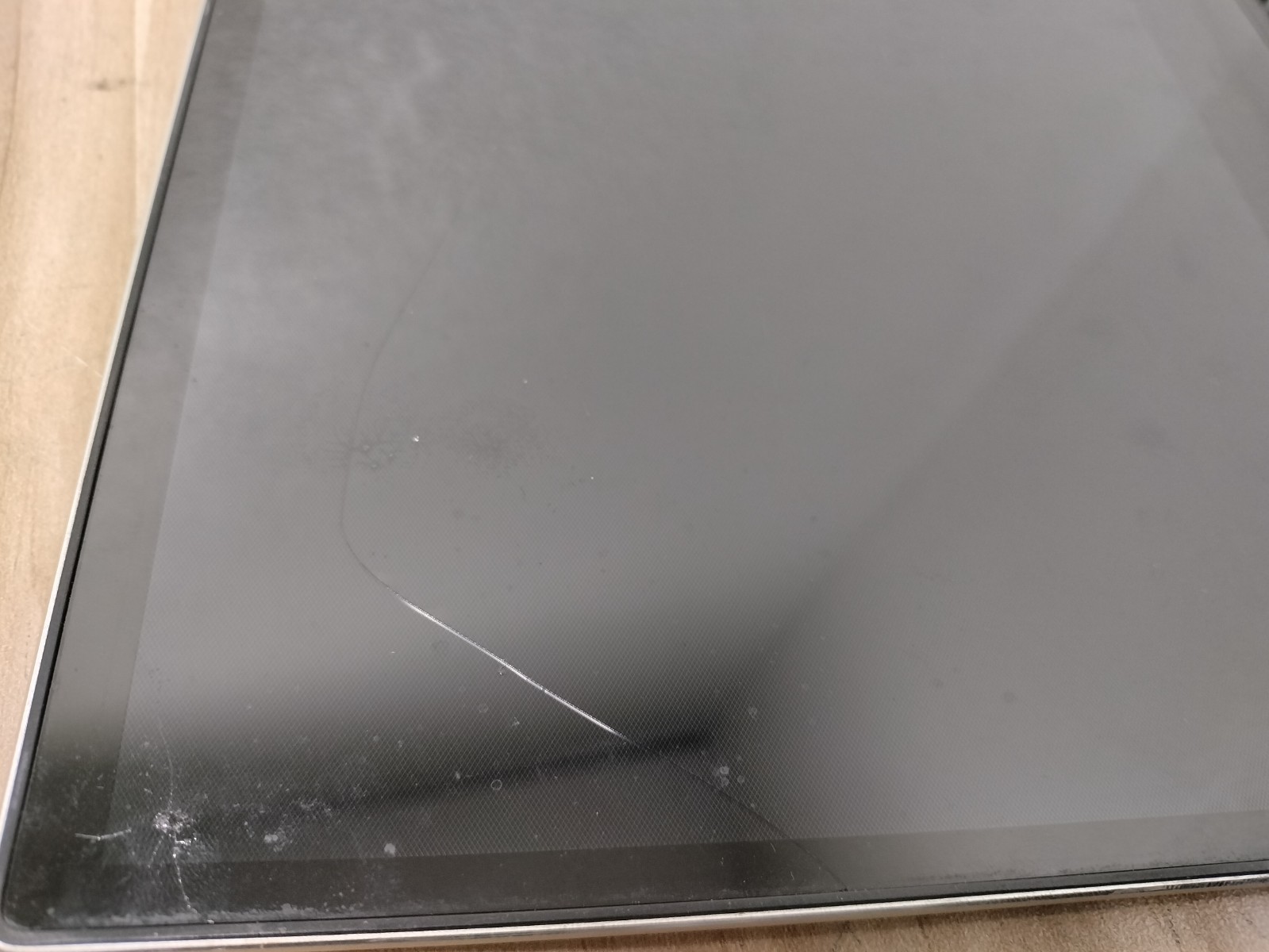 Lenovo Yoga 720-13IKB 13.3″ i5-7200U 2.5GHz 8GB RAM | NO SSD/HD/OS