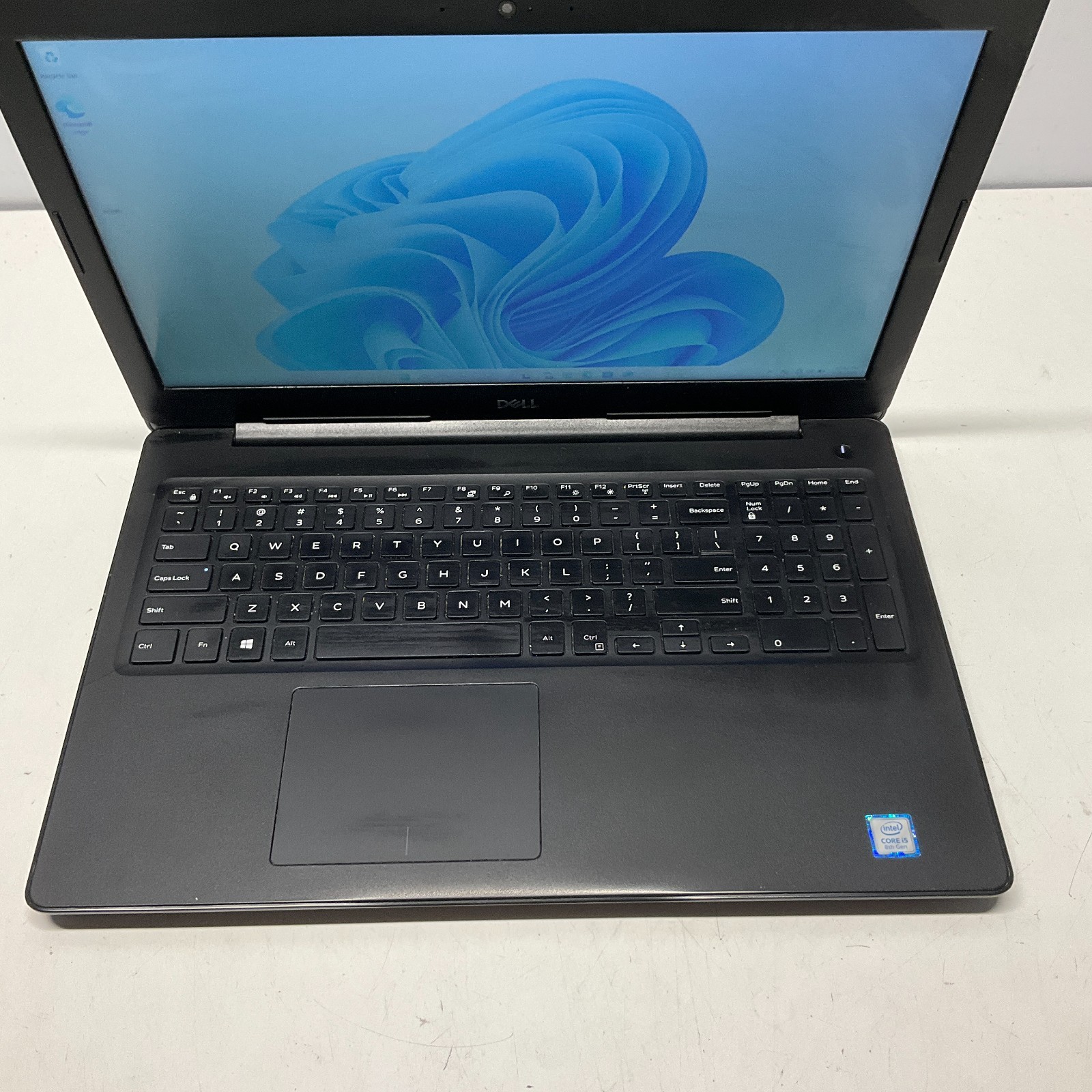 Dell Latitude 3590 Laptop i5-8250U 1.60GHz 8GB RAM 128GB SSD 15.6″ NO AC WIN 11