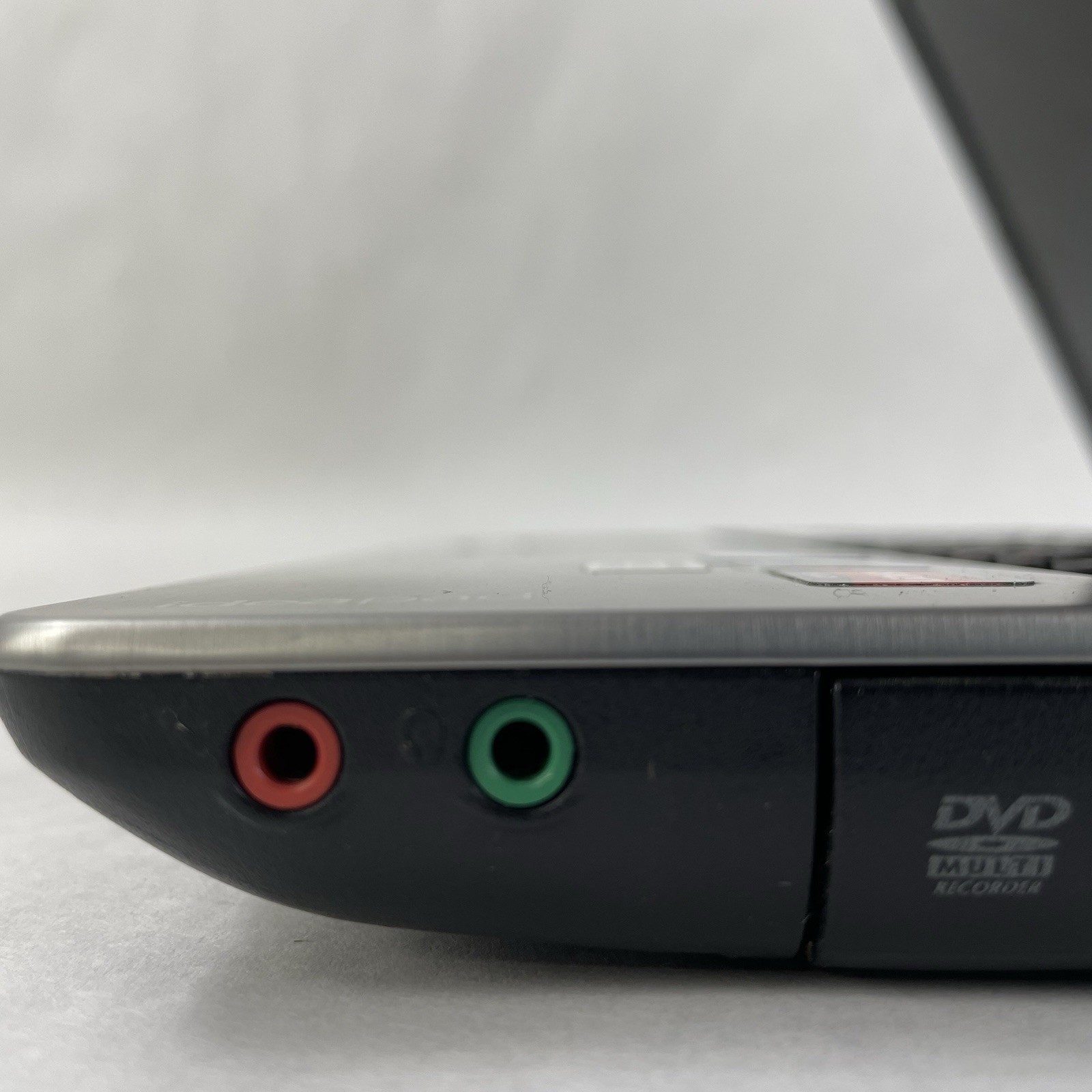 Lenovo IdeaPad Z565 15.6″ AMD Phenom 2 N660 3.0GHz 4GB RAM No SSD/OS/AC/Battery