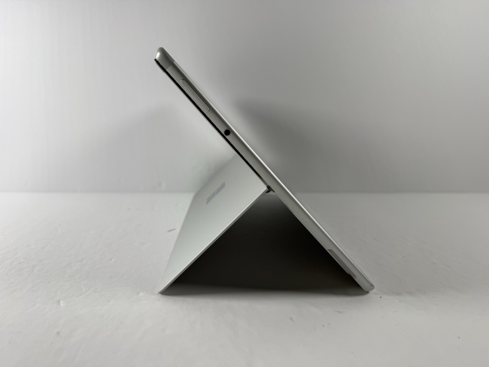 Microsoft Surface Pro 8 (1982) i5-1145G7 – 16GB RAM – 256GB 120Hz – Win 11 Pro