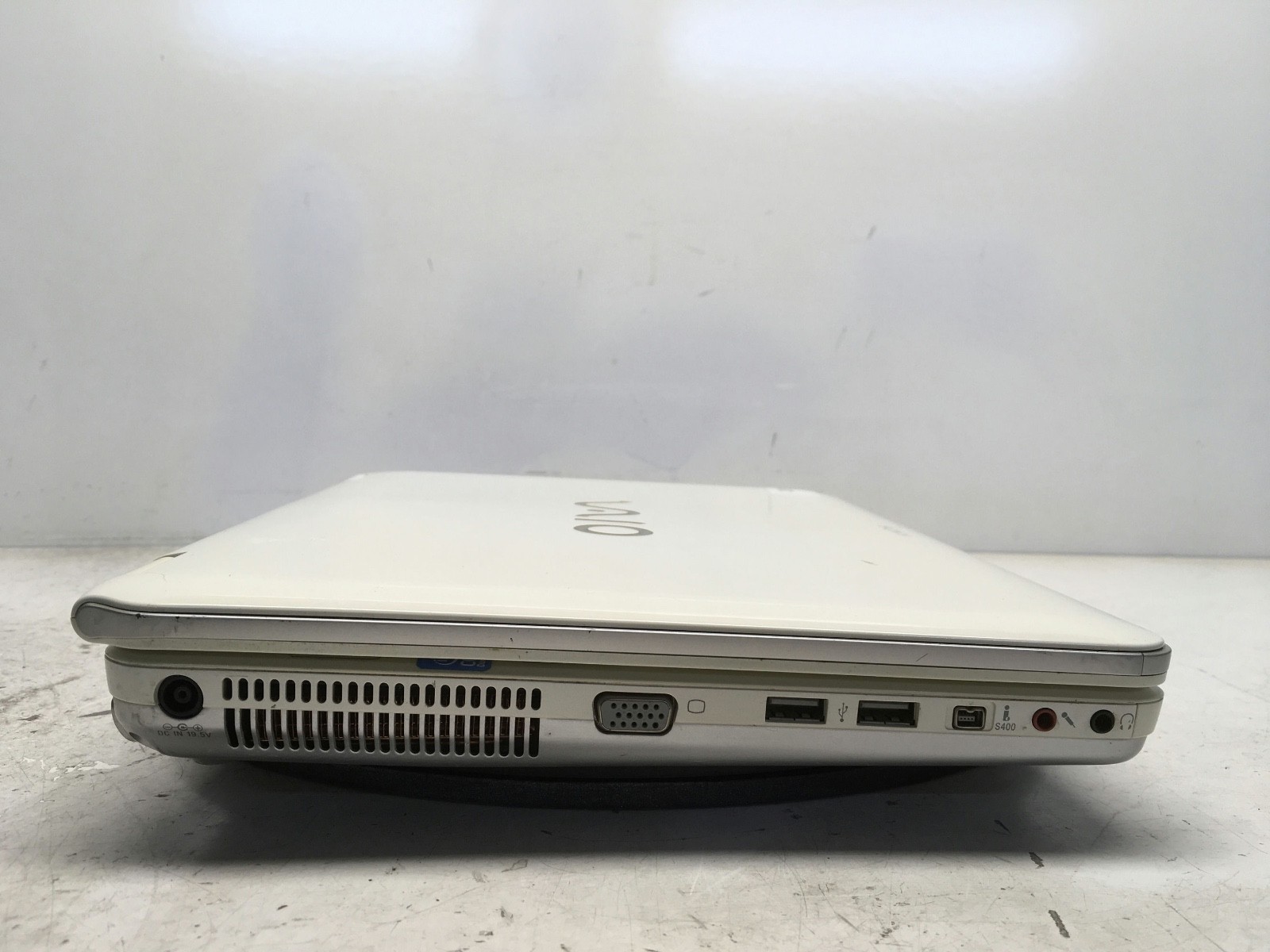Sony Vaio VGN-CS320J Intel Core 2 Duo Processor T6500 2.1GHz 2 GB NO HDD