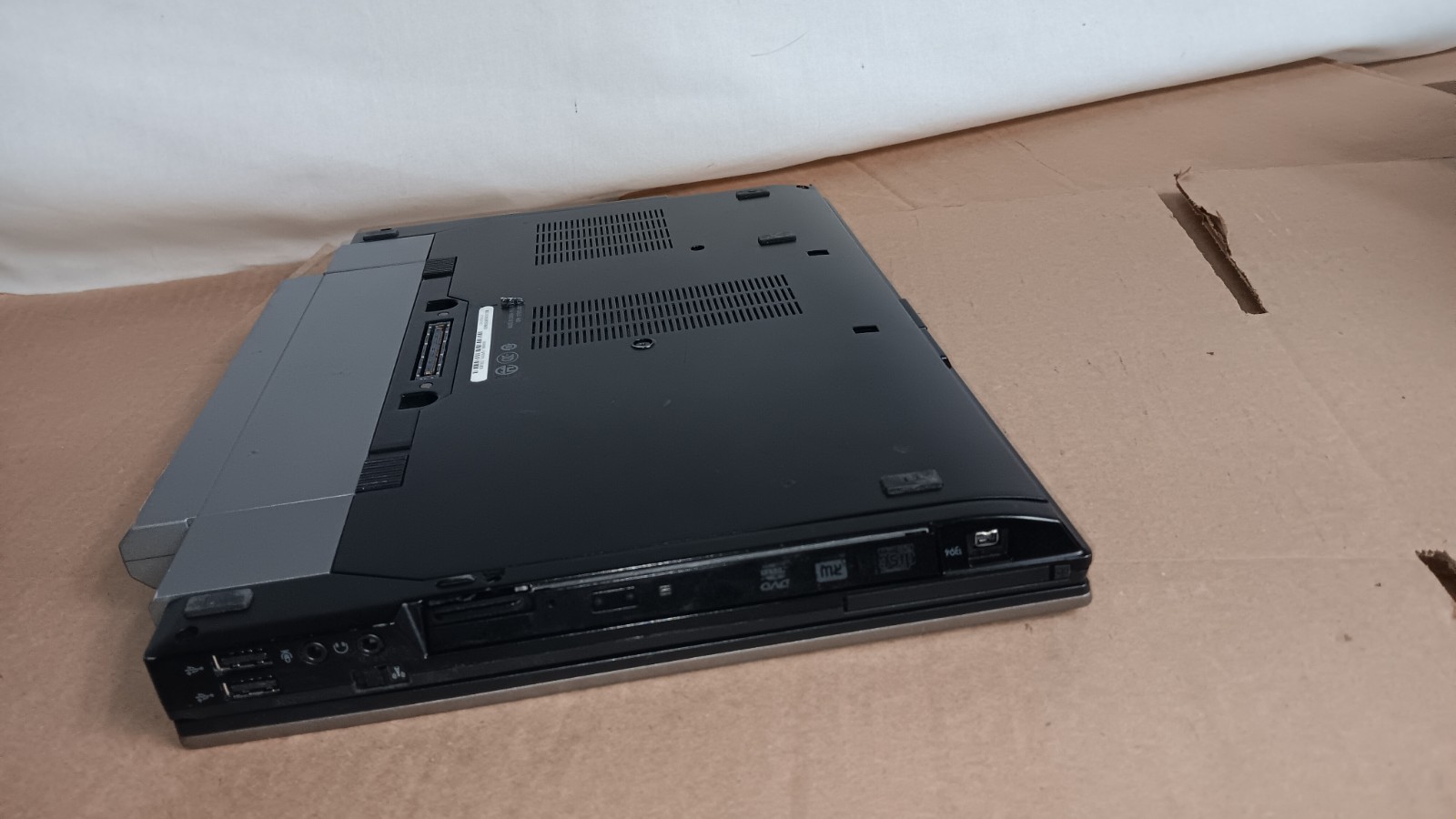Dell Latitude E6410 Laptop Core i5-M520 @ 2.40GHz 14″ LCD Screen 9 cell Battery