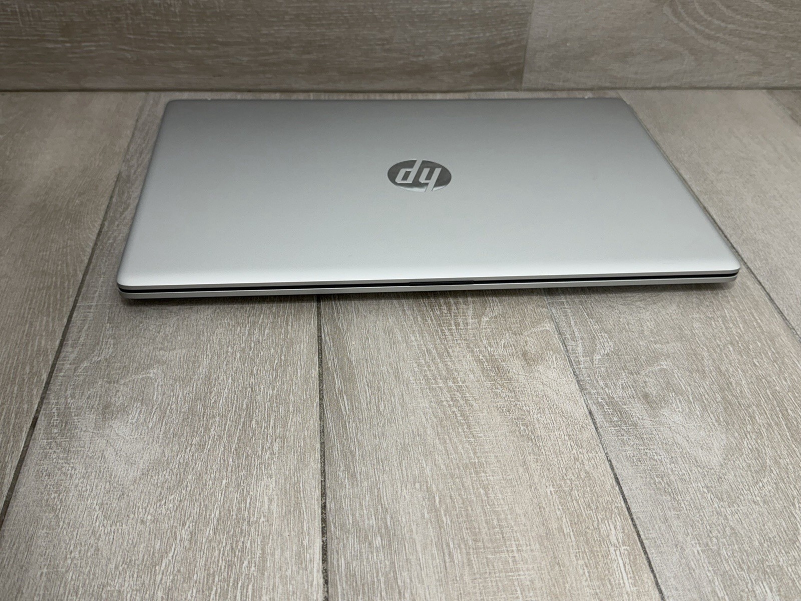 HP Laptop 17-CP2025DX 17″ FHD AMD Ryzen 5-7520U 8GB RAM 512GB NVMe Win-11