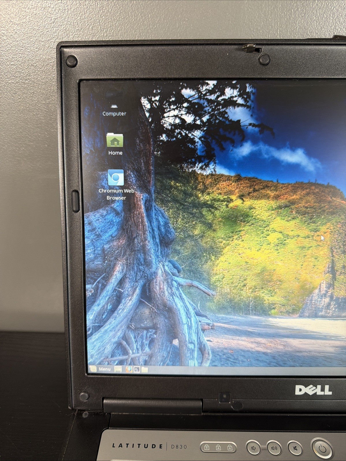 Dell Latitude D830 15.4″ Laptop Core 2 Duo 2.4GHz 305.5 HDD Linux Mint 17.7