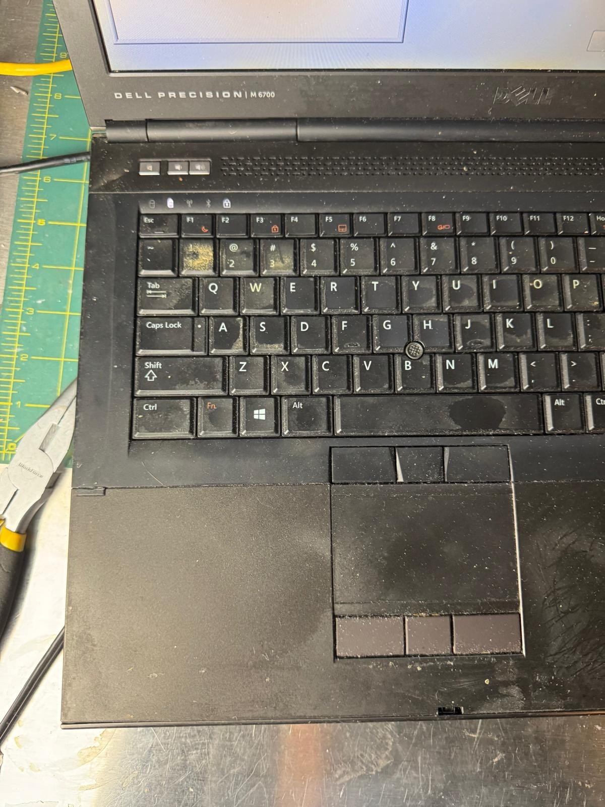 Dell Precision M6700 Core i7-3740QM, 4GB RAM, 17.3″ Laptop *READ #4269