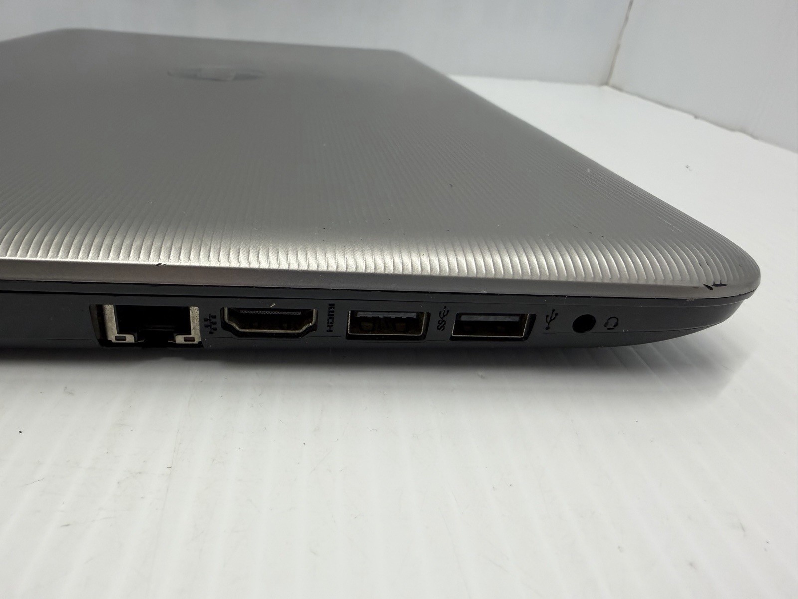 HP 15-BA030NR 932GB 6GB RAM 1007MB AMD Radeon R5 Graphics A8-7410 APU @ 2.20GHz