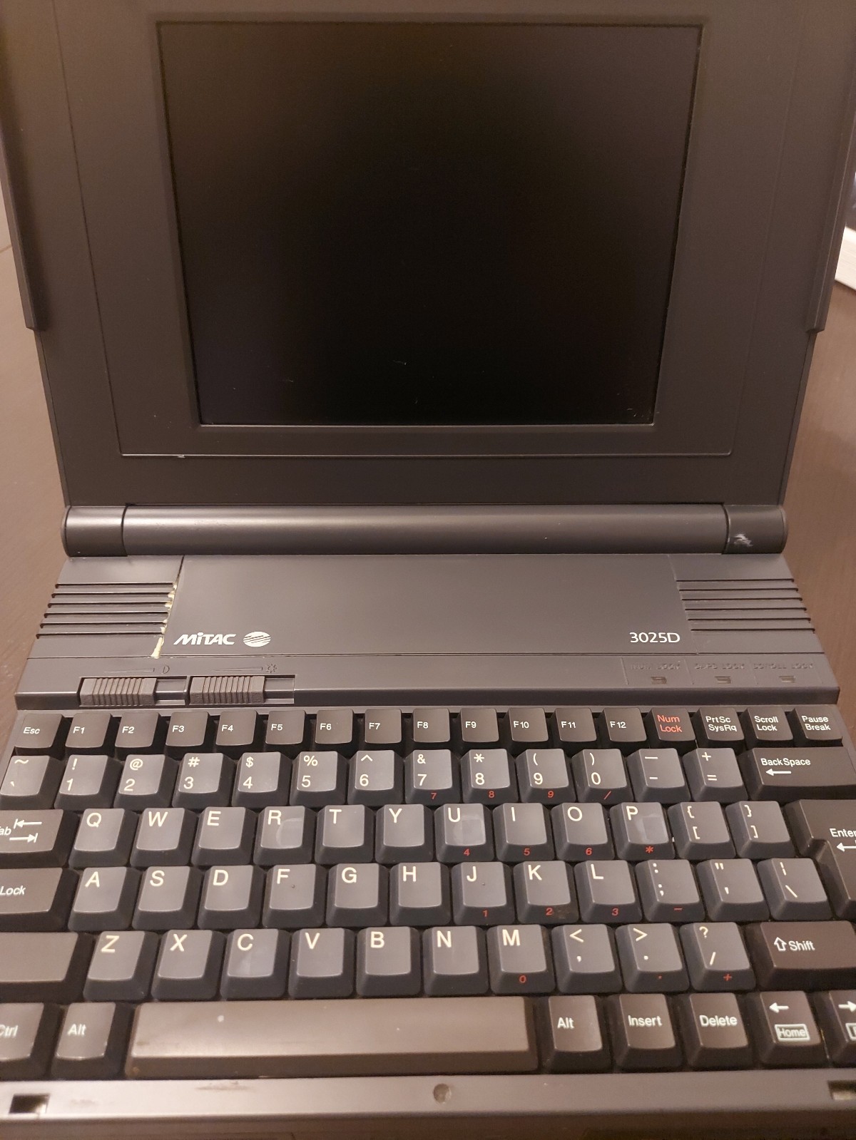 Extreme Rare Mitac 3025D Laptop with Intel 386SX (Released 1991)